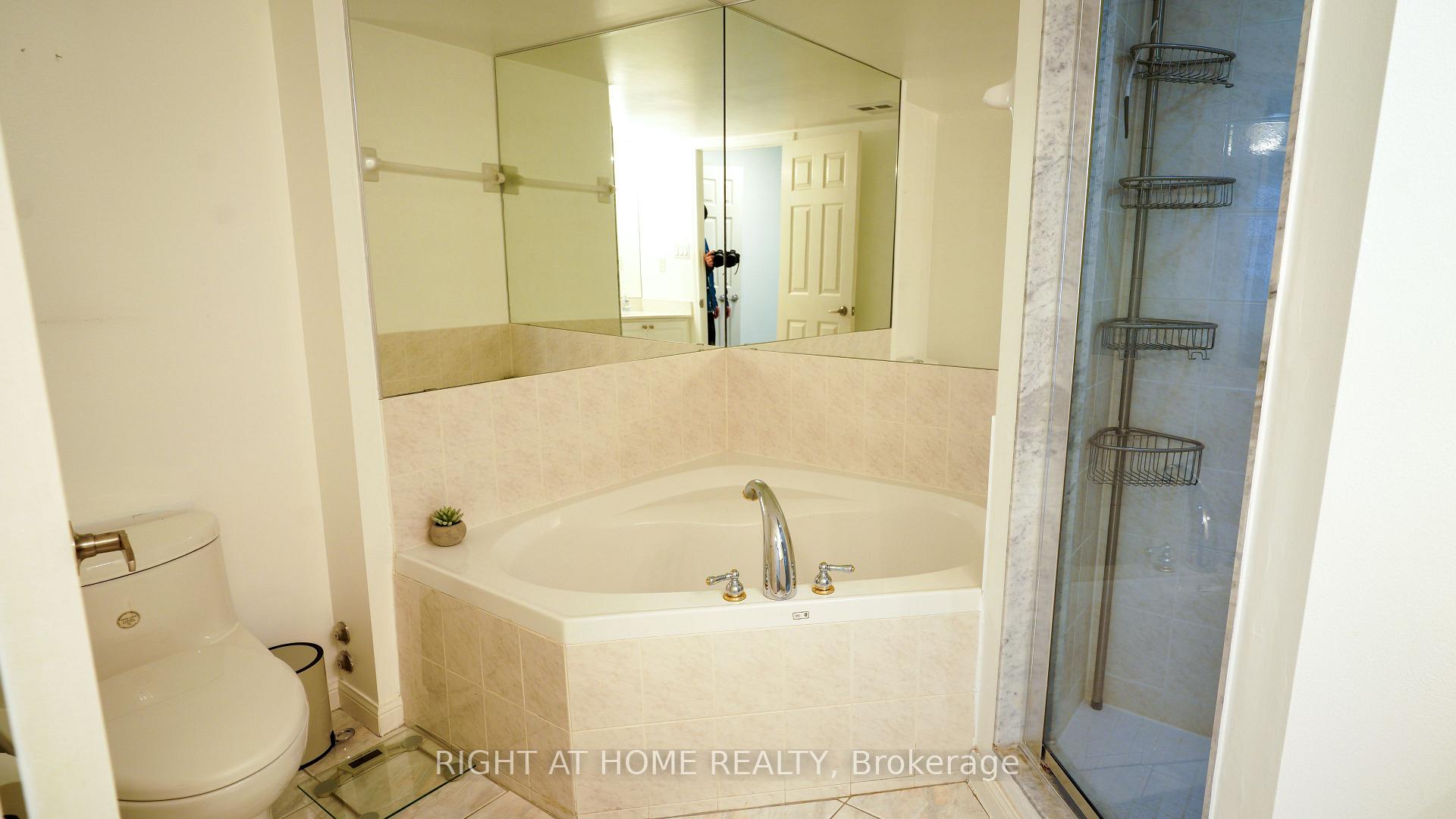 Photo 20 of Unit 408, 188 Redpath Avenue, Toronto, Mount Pleasant West — HOMEH