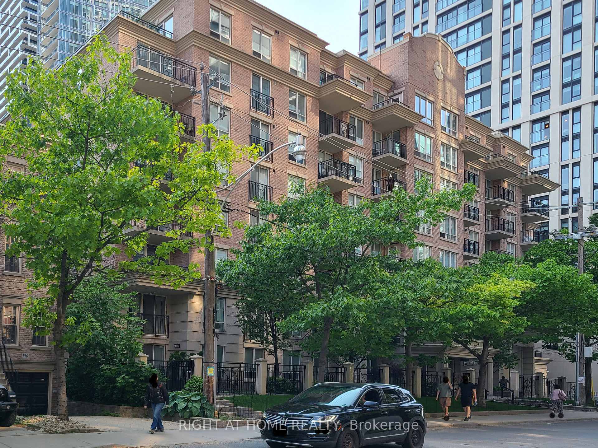 Photo 23 of Unit 408, 188 Redpath Avenue, Toronto, Mount Pleasant West — HOMEH