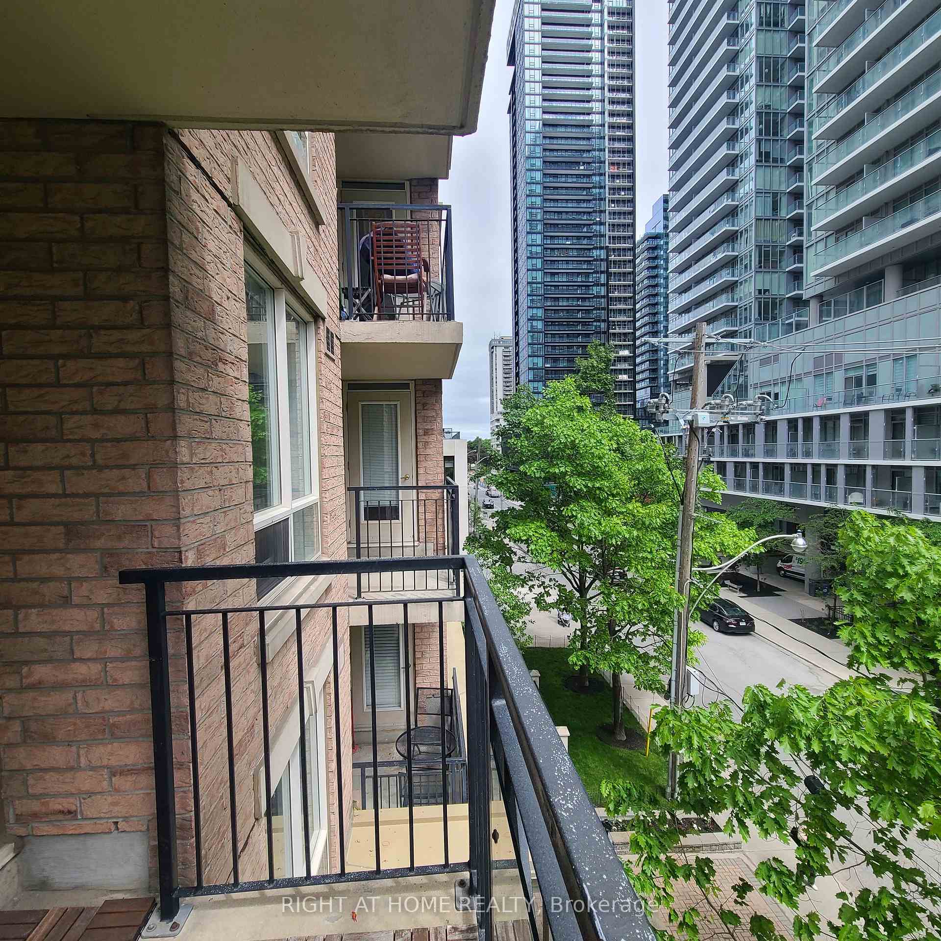 Photo 24 of Unit 408, 188 Redpath Avenue, Toronto, Mount Pleasant West — HOMEH