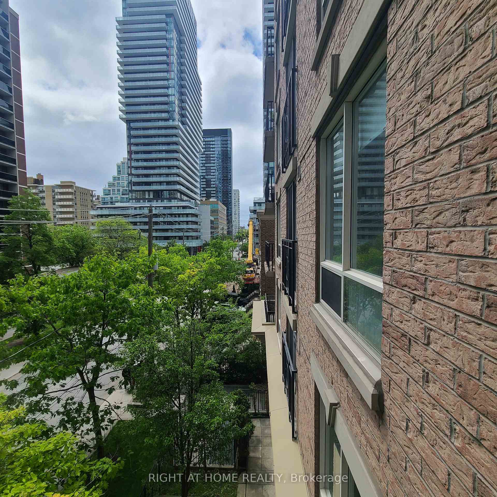 Photo 25 of Unit 408, 188 Redpath Avenue, Toronto, Mount Pleasant West — HOMEH