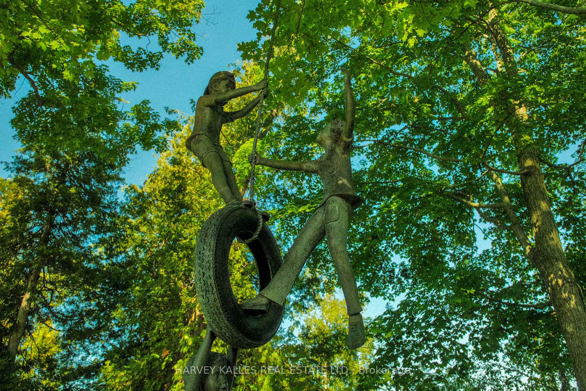 Photo 30 of 68 Sylvan Valleyway, Toronto, Bedford Park-Nortown — HOMEH