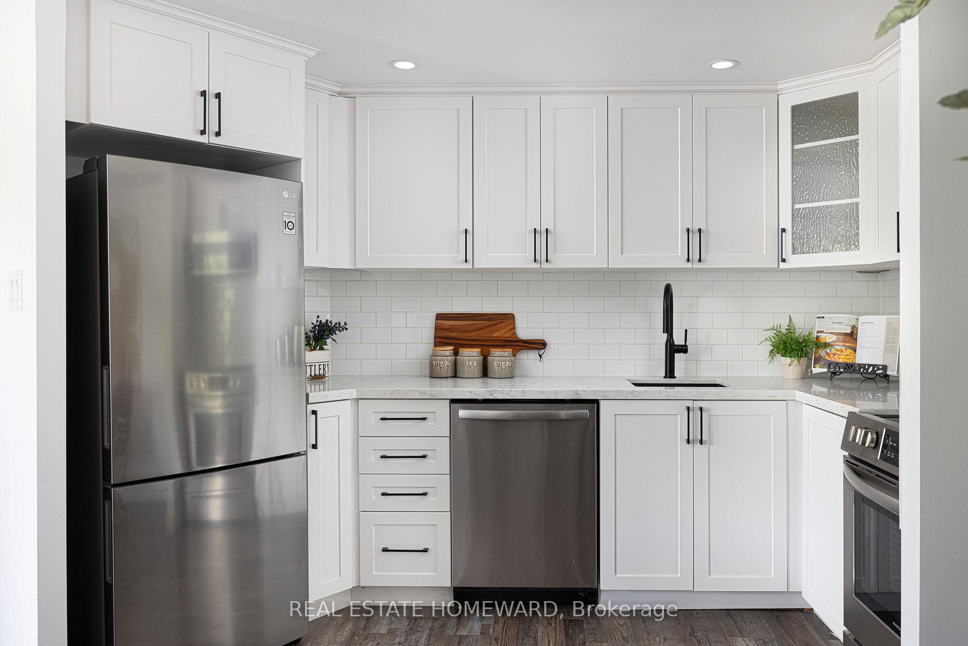 Photo 15 of Unit 503, 716 Kingston Road, Toronto, The Beaches — HOMEH