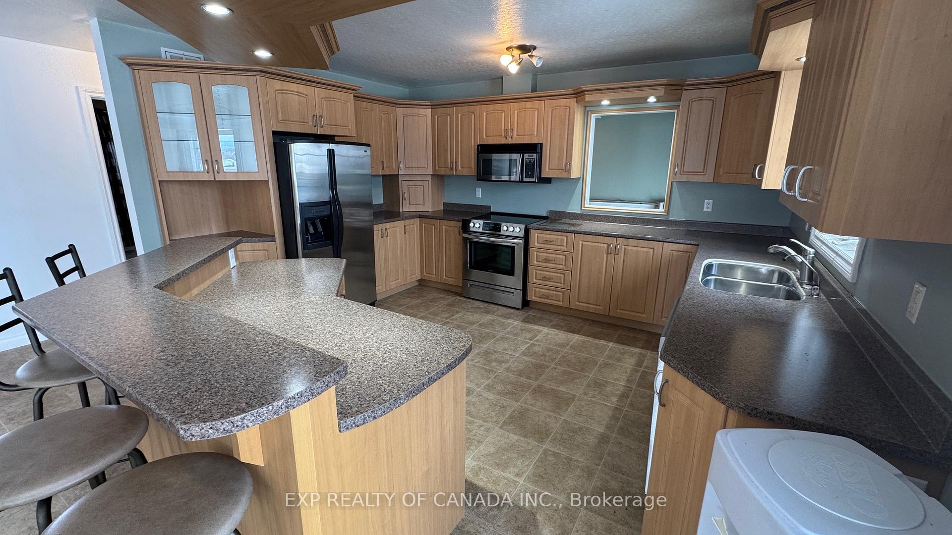Photo 5 of 1467 Hwy 652 E, Cochrane — HOMEH