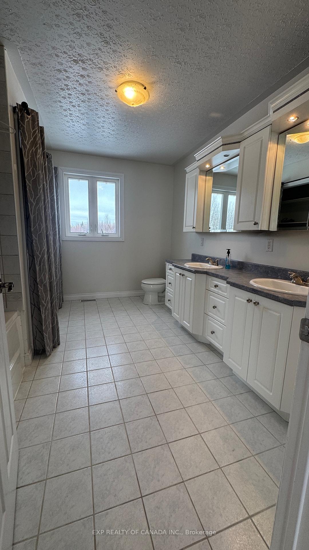Photo 11 of 1467 Hwy 652 E, Cochrane — HOMEH