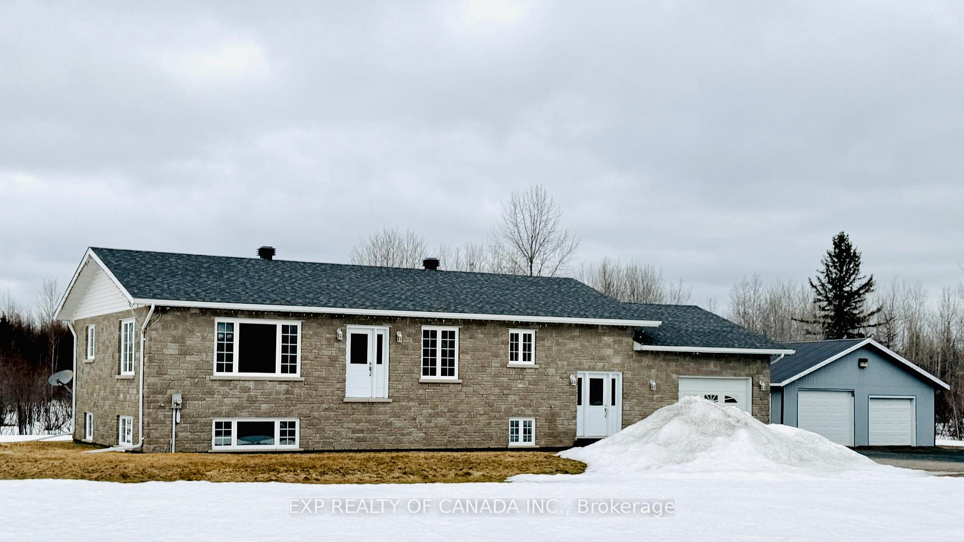 Photo 19 of 1467 Hwy 652 E, Cochrane — HOMEH
