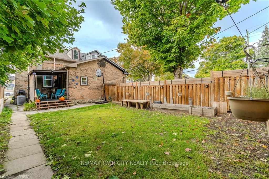 Photo 2 of 75 Willow Street, Brant, Paris — HOMEH
