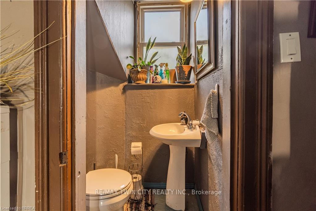 Photo 9 of 75 Willow Street, Brant, Paris — HOMEH