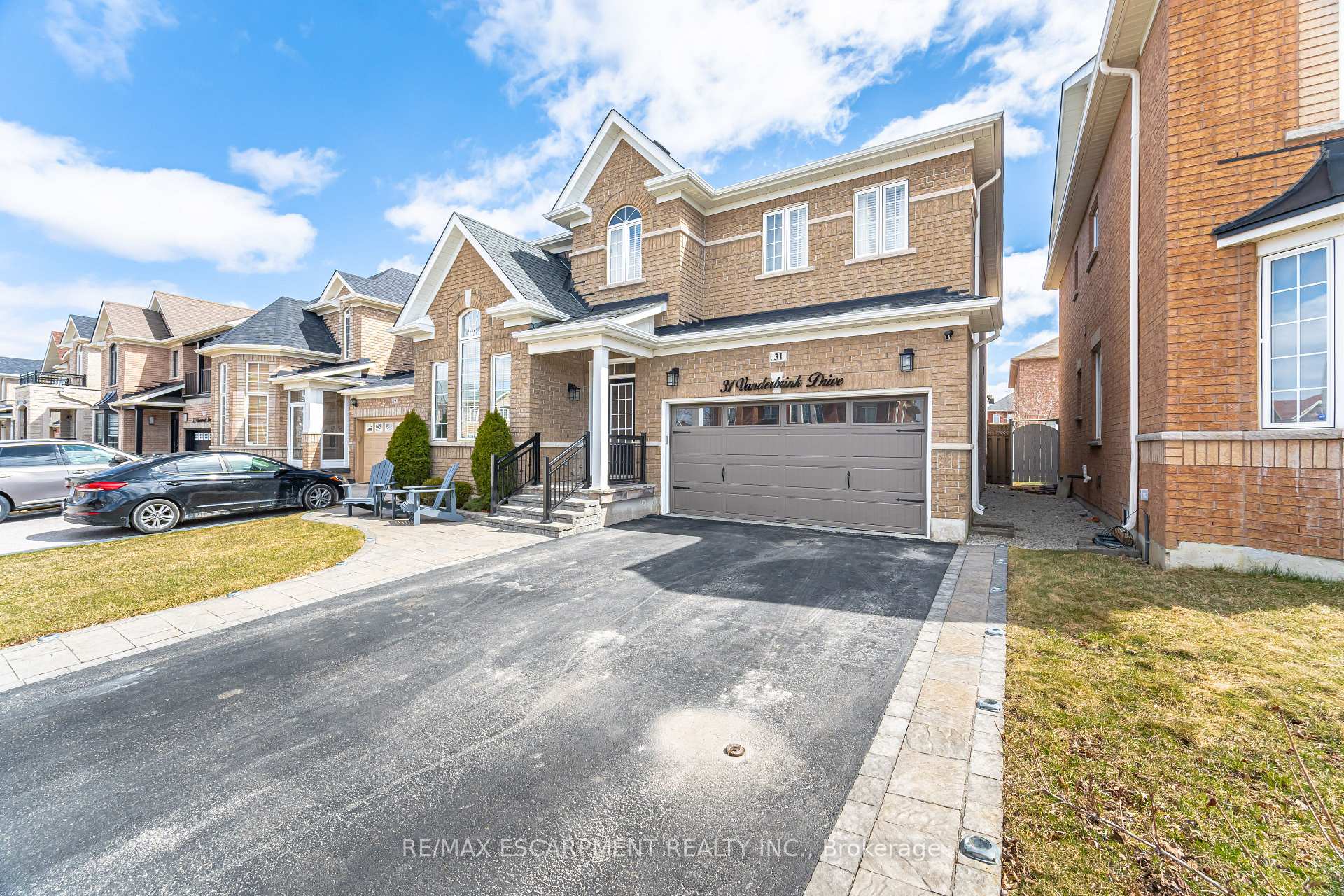 Photo 5 of 31 Vanderbrink Drive, Brampton, Sandringham-Wellington — HOMEH