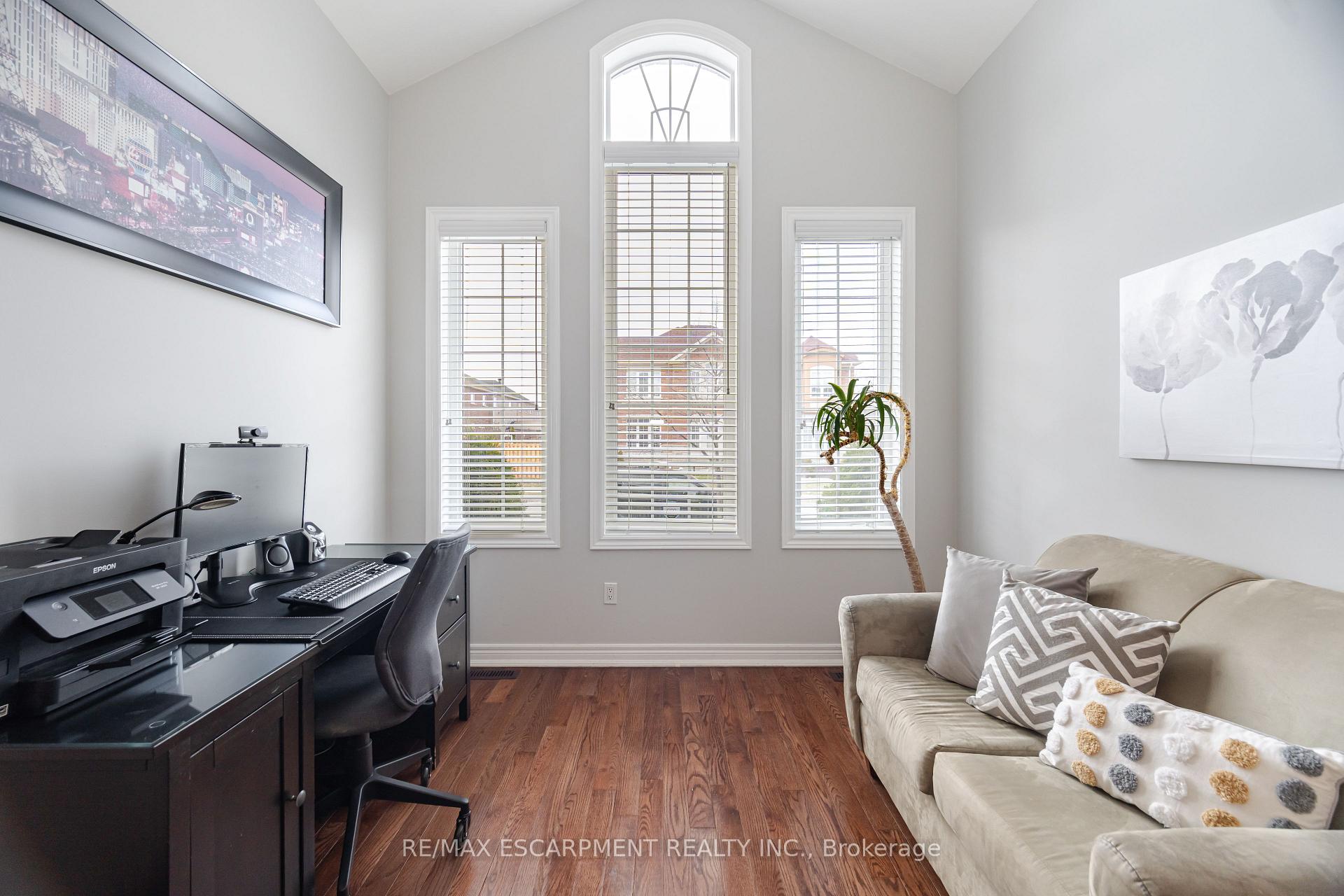 Photo 8 of 31 Vanderbrink Drive, Brampton, Sandringham-Wellington — HOMEH