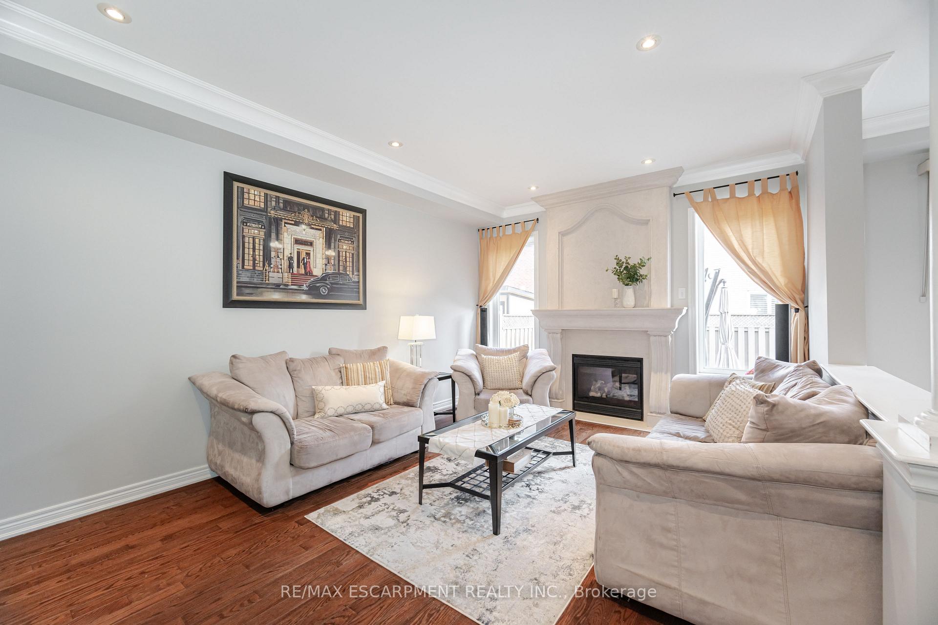 Photo 10 of 31 Vanderbrink Drive, Brampton, Sandringham-Wellington — HOMEH