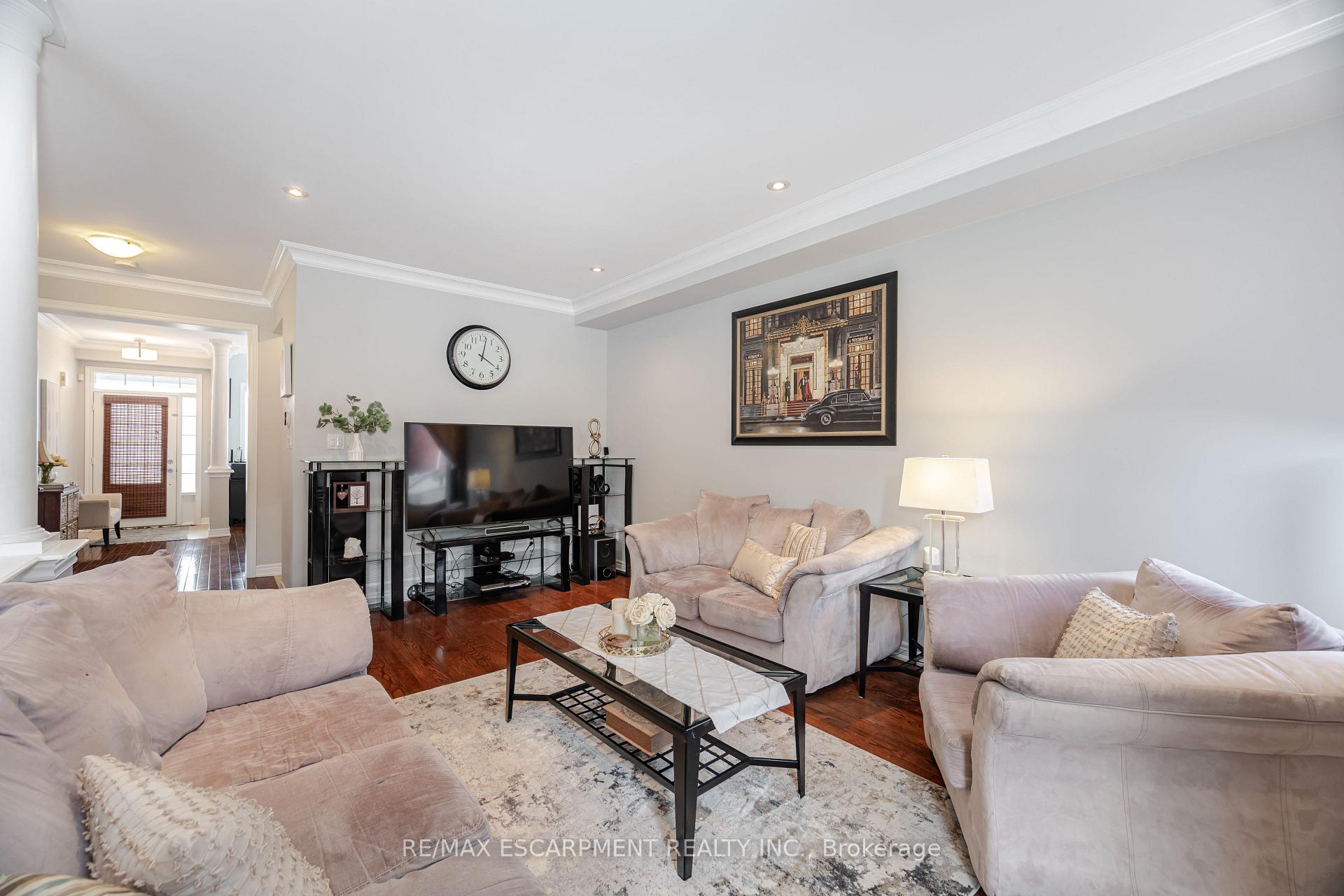 Photo 11 of 31 Vanderbrink Drive, Brampton, Sandringham-Wellington — HOMEH
