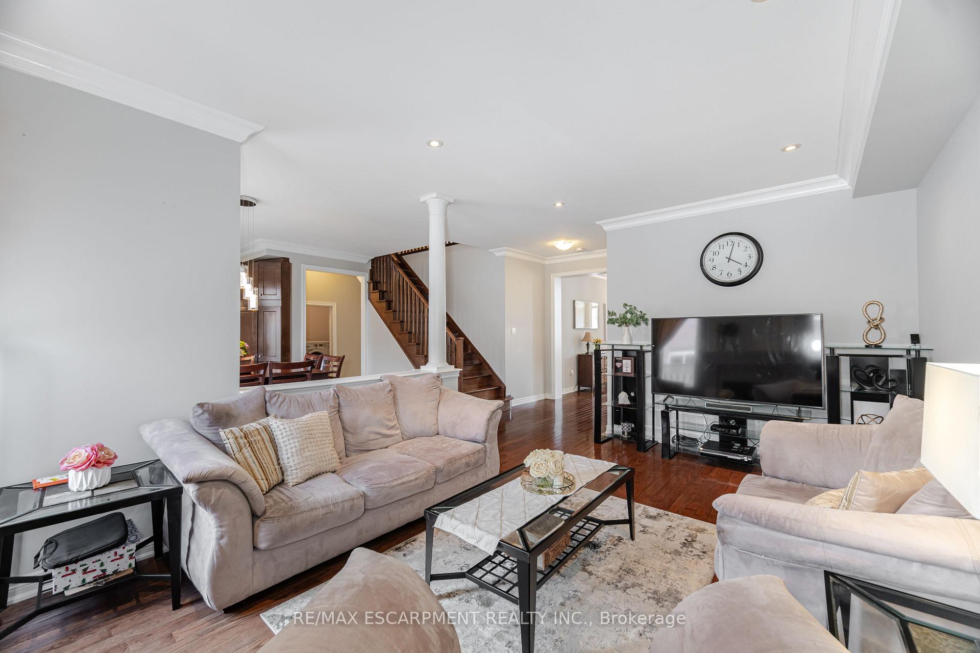 Photo 12 of 31 Vanderbrink Drive, Brampton, Sandringham-Wellington — HOMEH