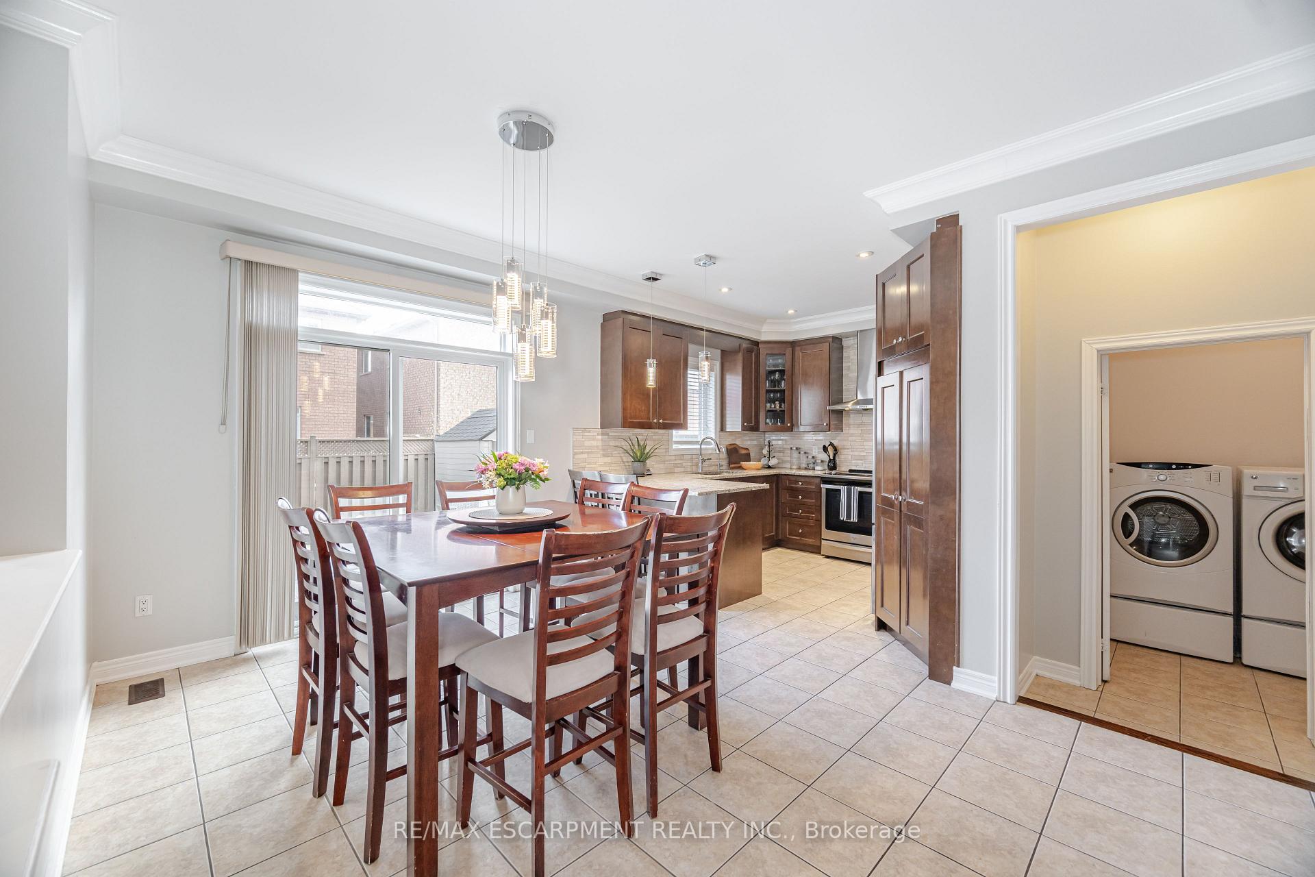 Photo 13 of 31 Vanderbrink Drive, Brampton, Sandringham-Wellington — HOMEH