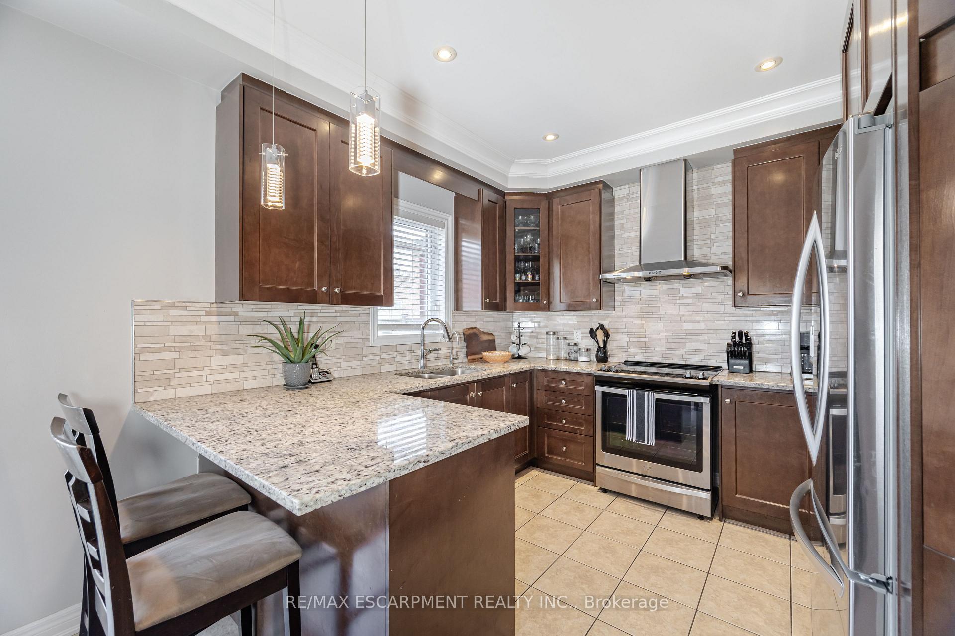 Photo 17 of 31 Vanderbrink Drive, Brampton, Sandringham-Wellington — HOMEH
