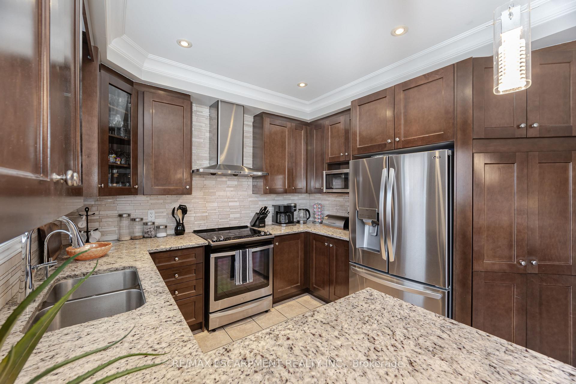 Photo 24 of 31 Vanderbrink Drive, Brampton, Sandringham-Wellington — HOMEH