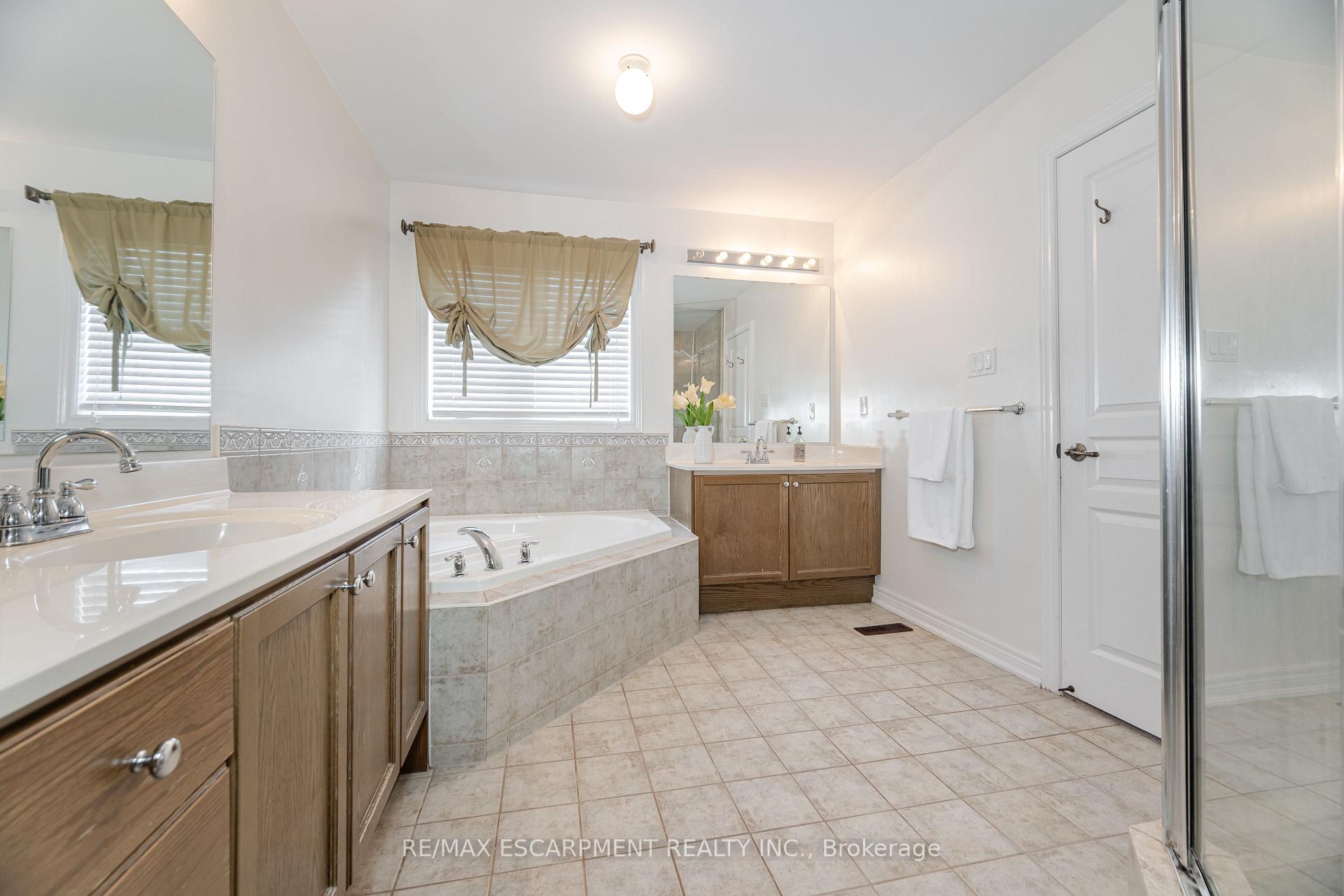 Photo 29 of 31 Vanderbrink Drive, Brampton, Sandringham-Wellington — HOMEH