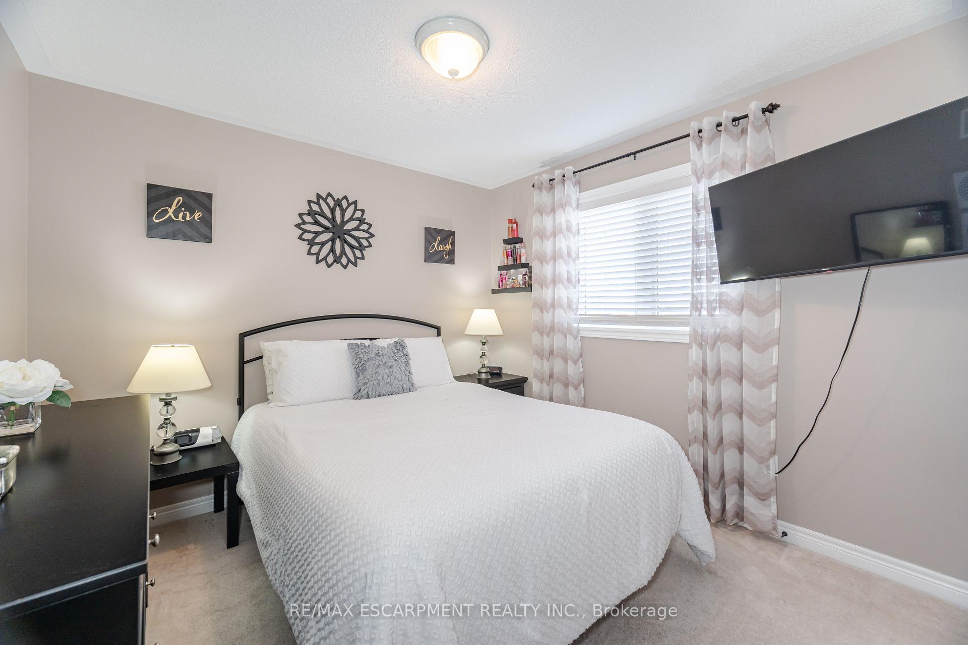 Photo 27 of 31 Vanderbrink Drive, Brampton, Sandringham-Wellington — HOMEH