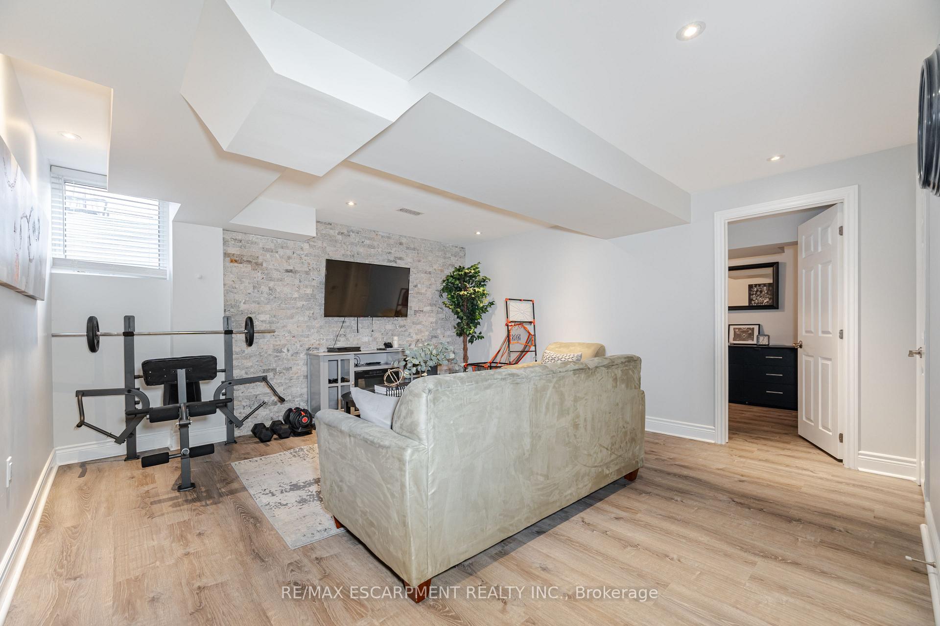 Photo 37 of 31 Vanderbrink Drive, Brampton, Sandringham-Wellington — HOMEH