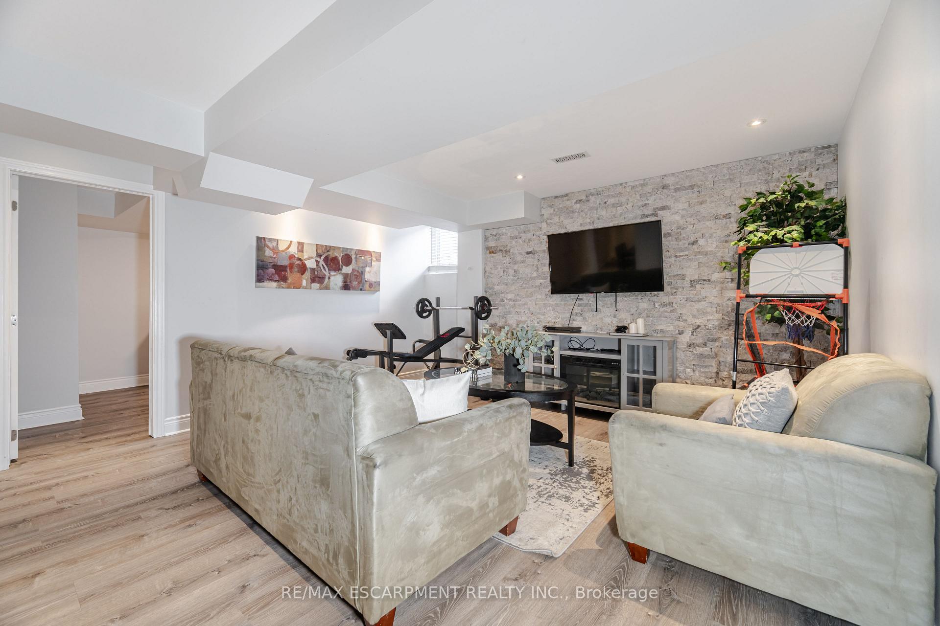 Photo 39 of 31 Vanderbrink Drive, Brampton, Sandringham-Wellington — HOMEH