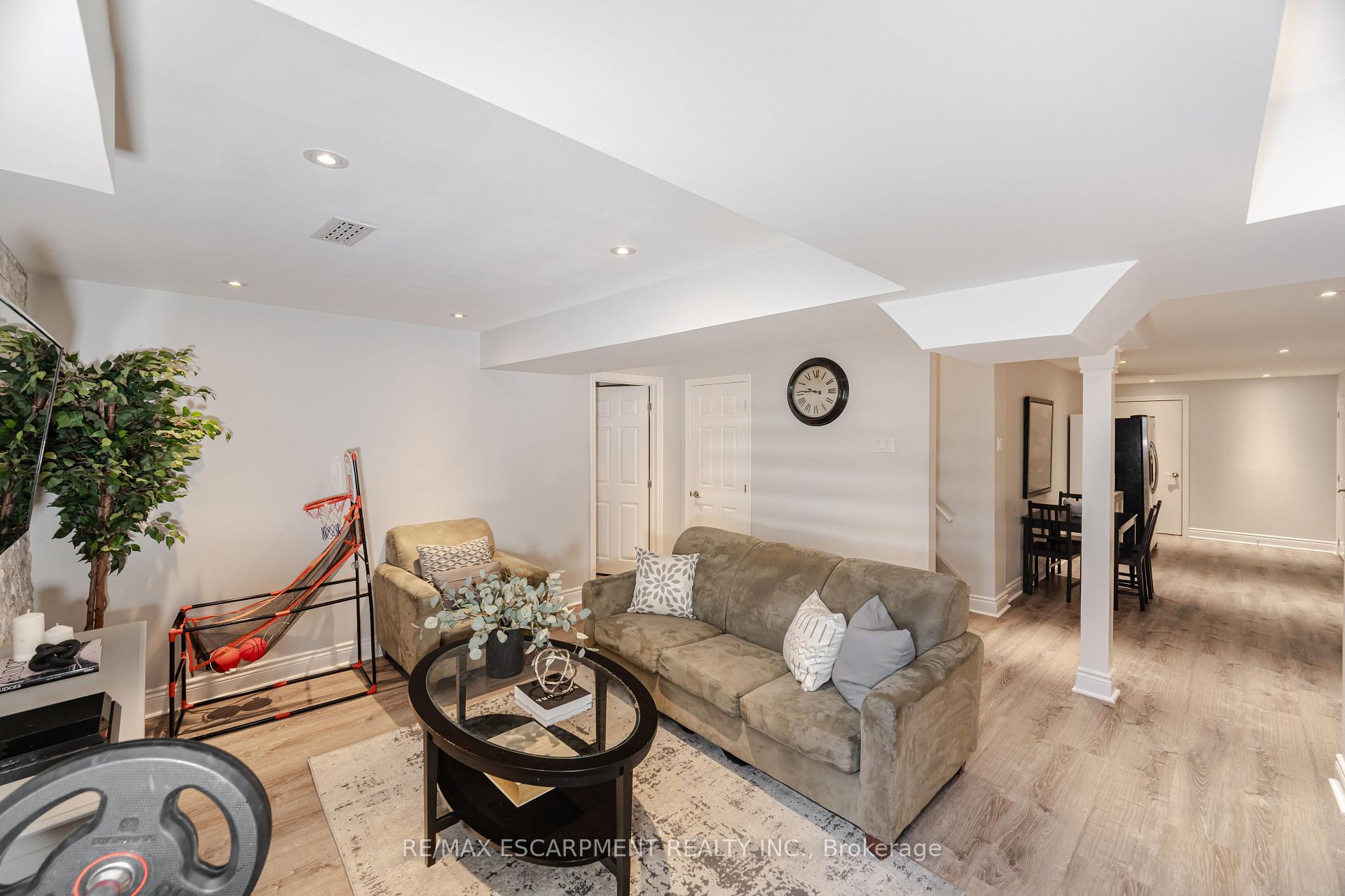 Photo 41 of 31 Vanderbrink Drive, Brampton, Sandringham-Wellington — HOMEH