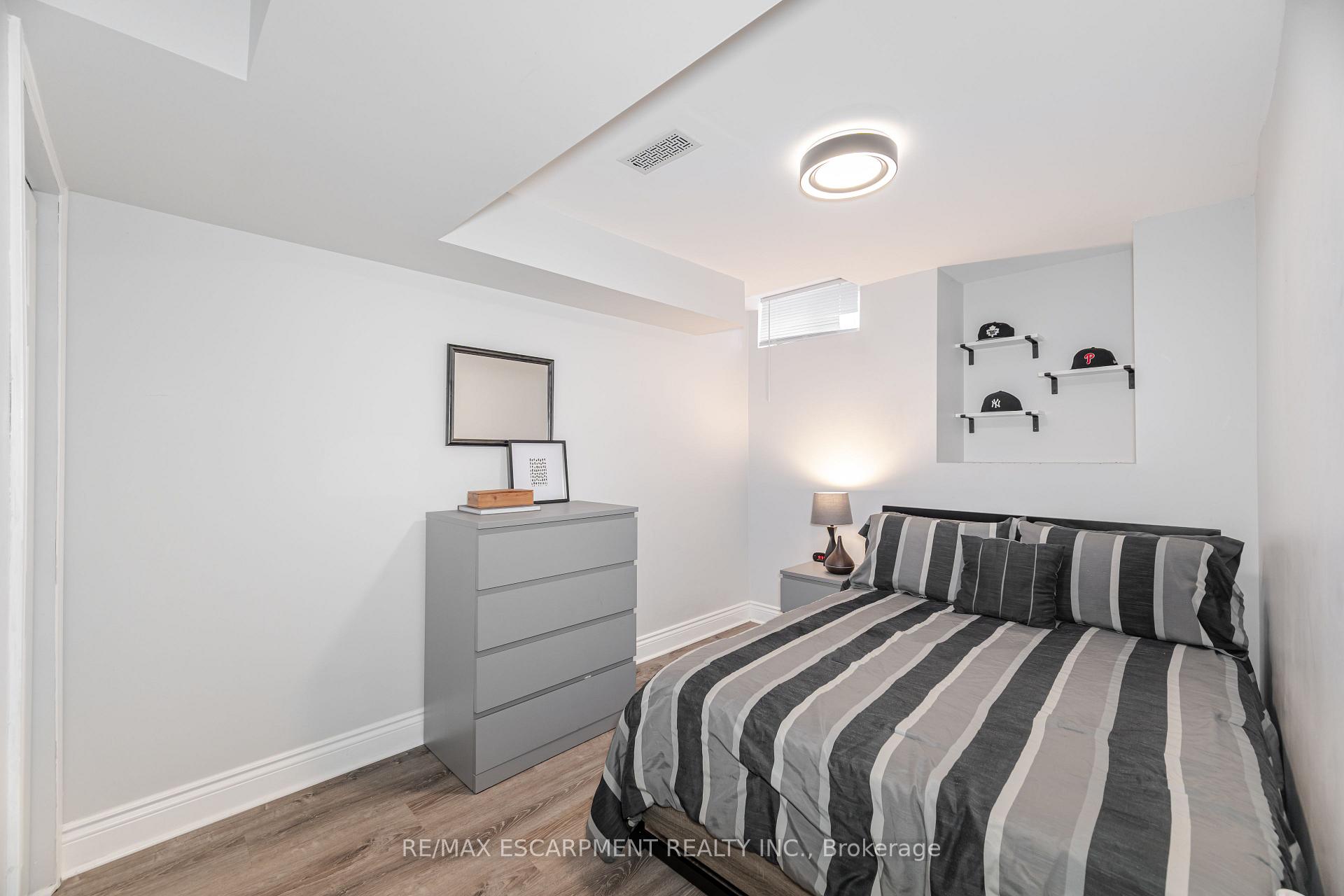 Photo 40 of 31 Vanderbrink Drive, Brampton, Sandringham-Wellington — HOMEH