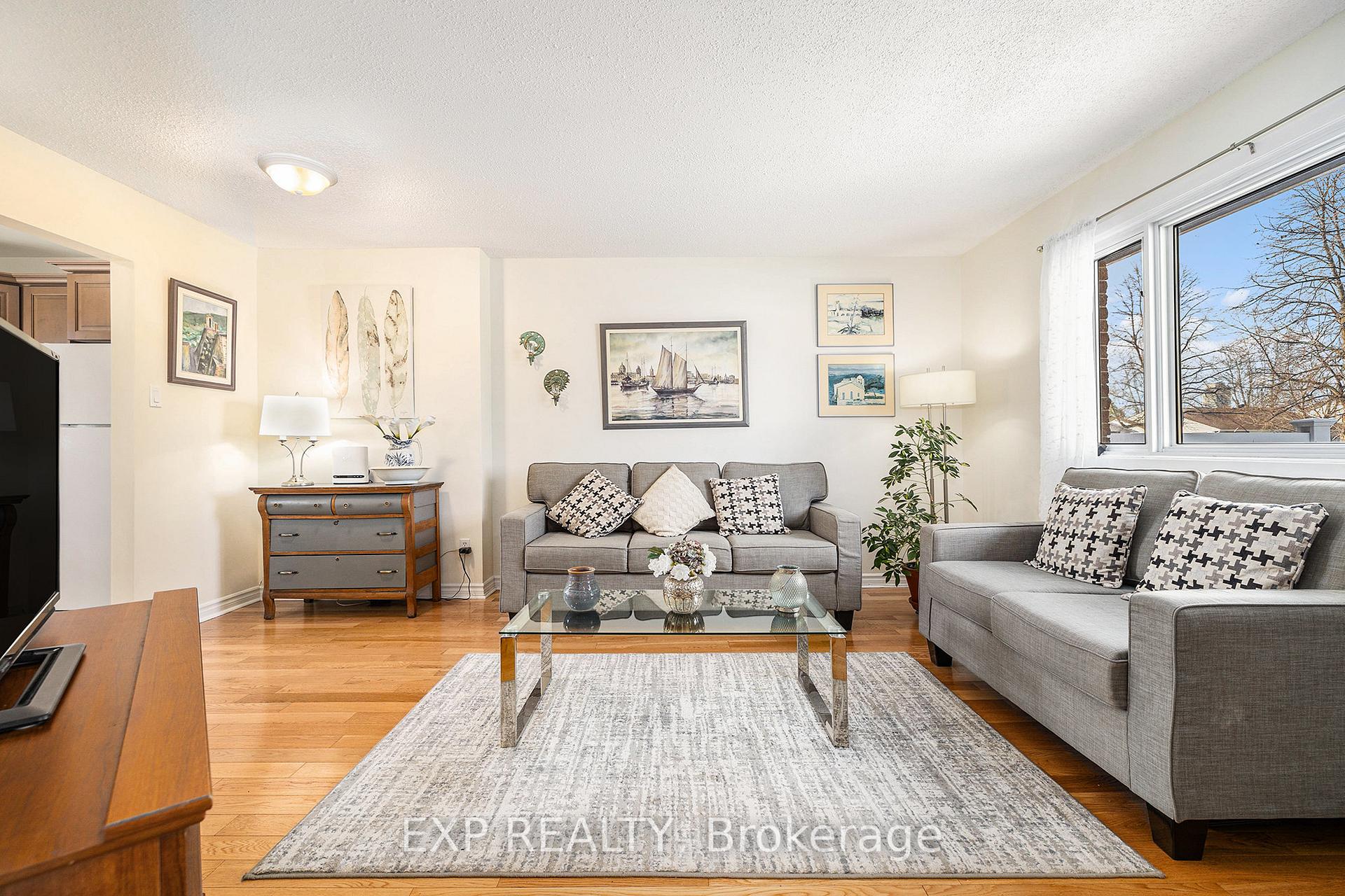 Photo 6 of 3 Lotus Court, Ottawa, Carson Grove — HOMEH