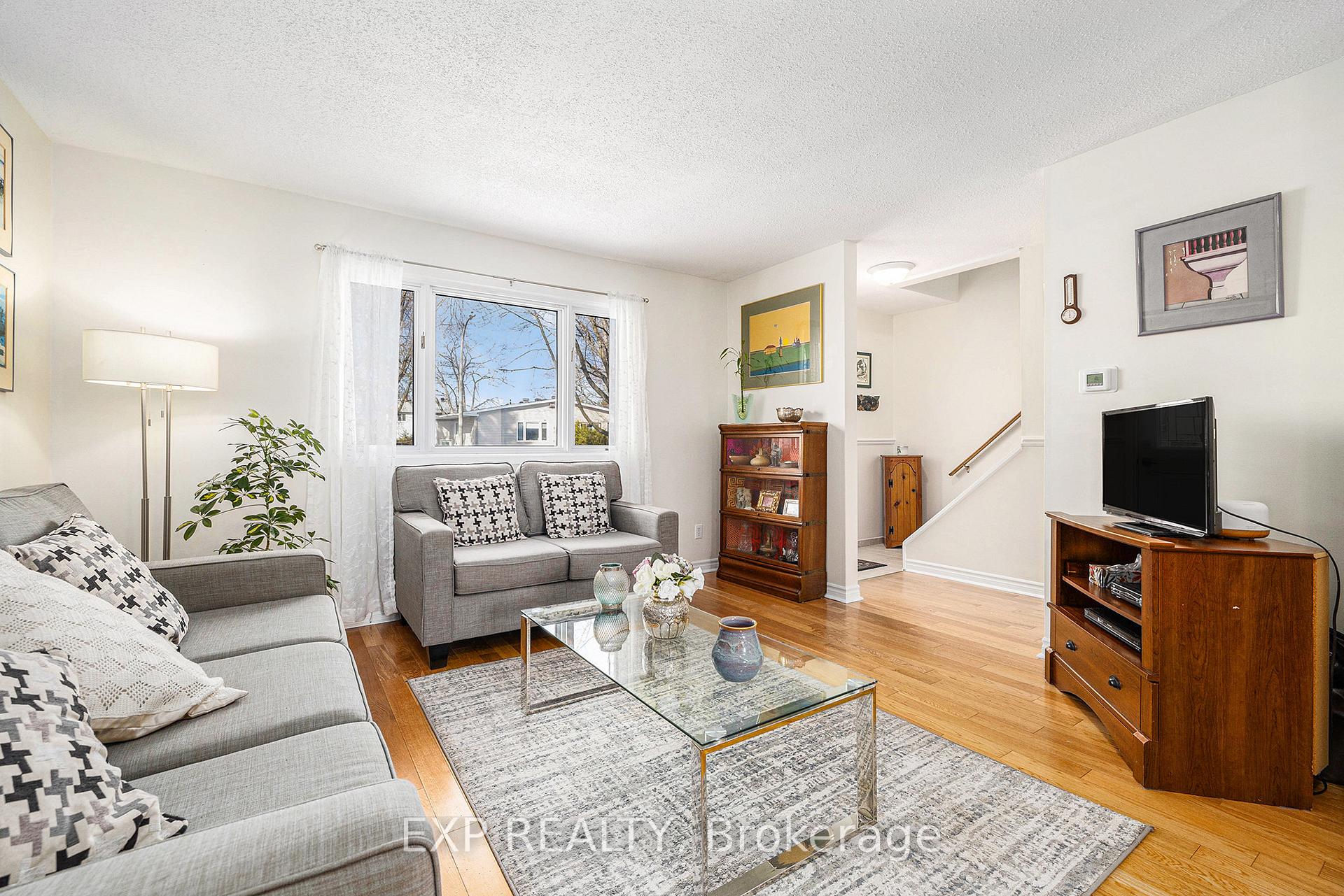 Photo 7 of 3 Lotus Court, Ottawa, Carson Grove — HOMEH