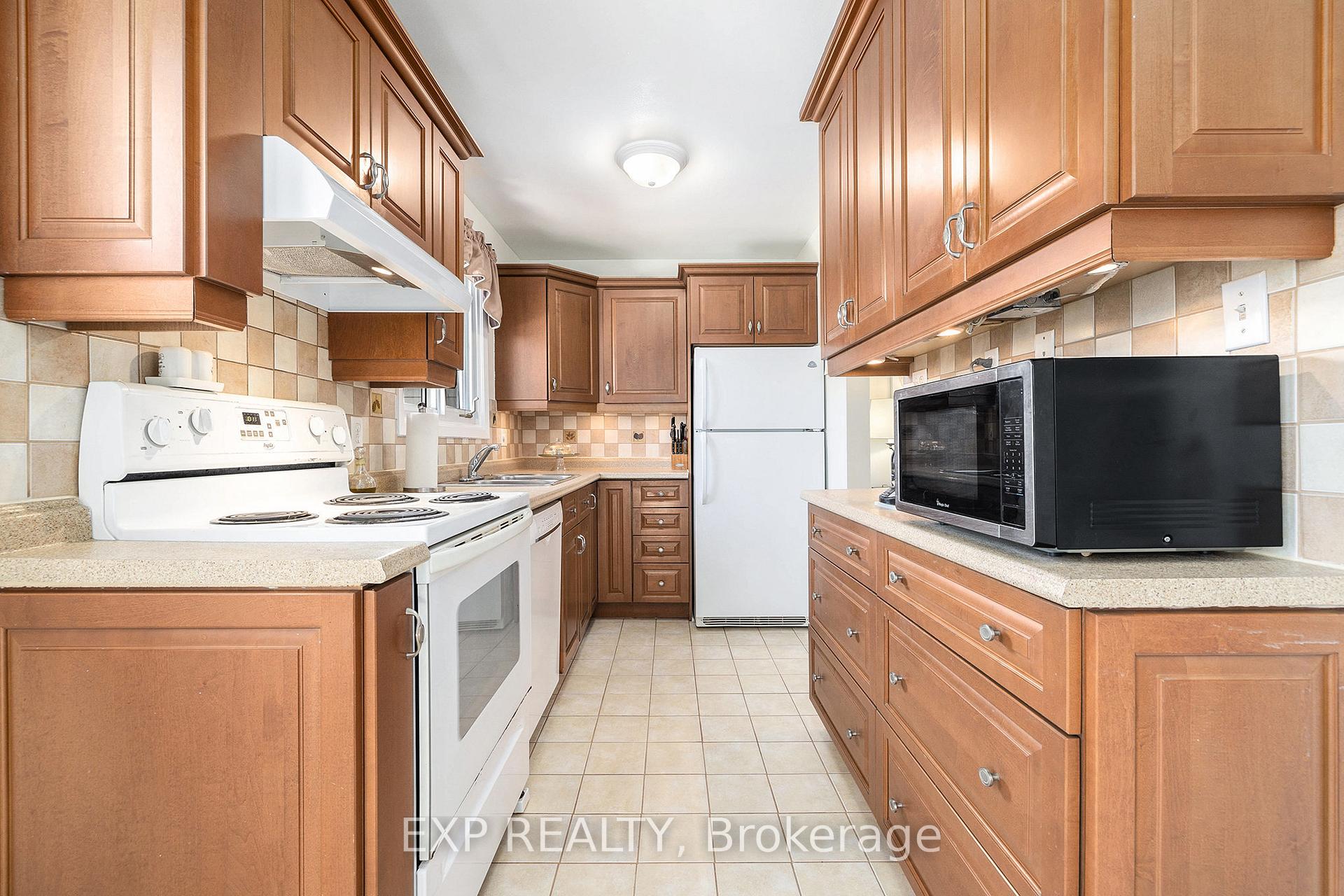 Photo 12 of 3 Lotus Court, Ottawa, Carson Grove — HOMEH