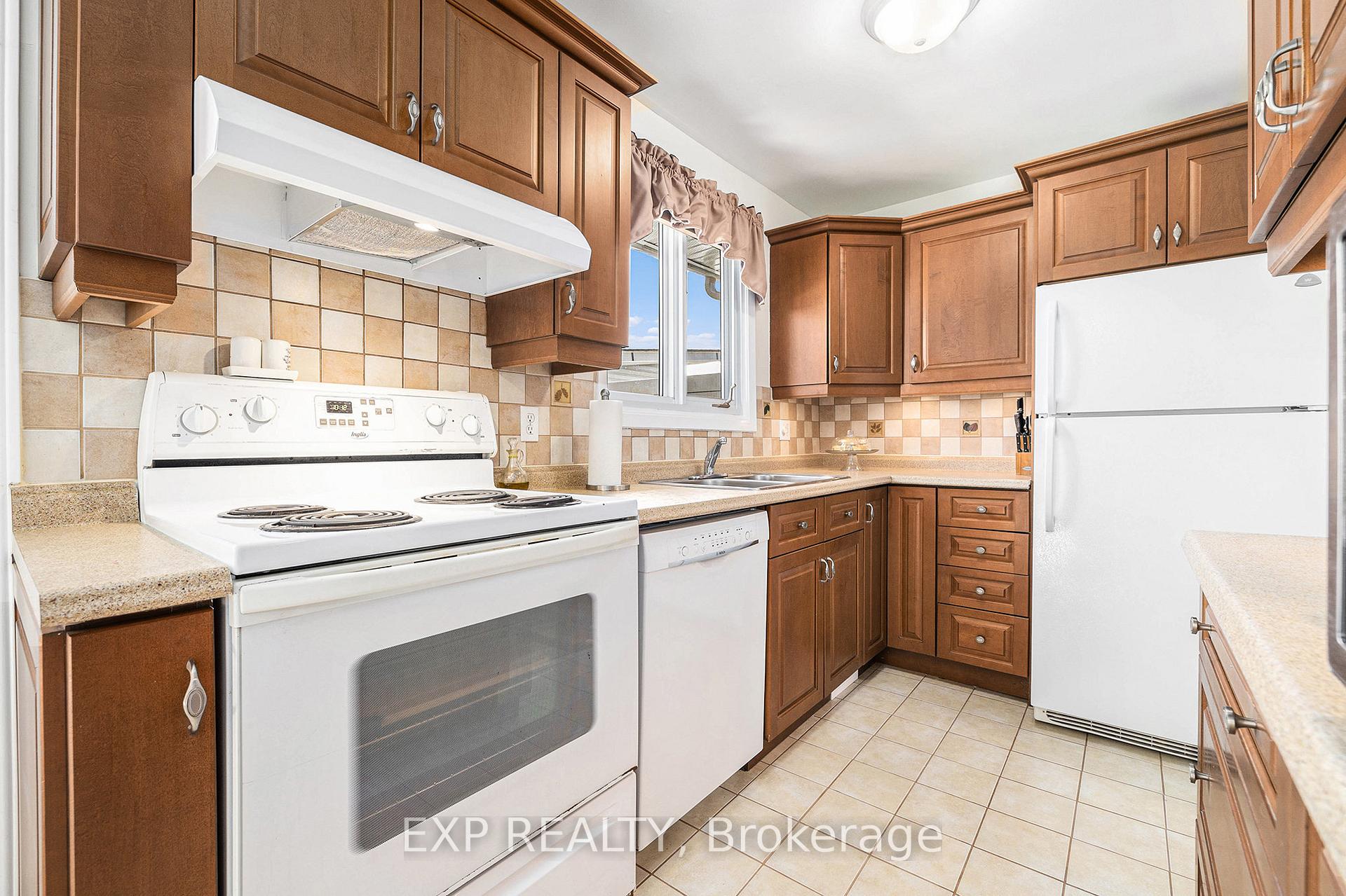 Photo 13 of 3 Lotus Court, Ottawa, Carson Grove — HOMEH