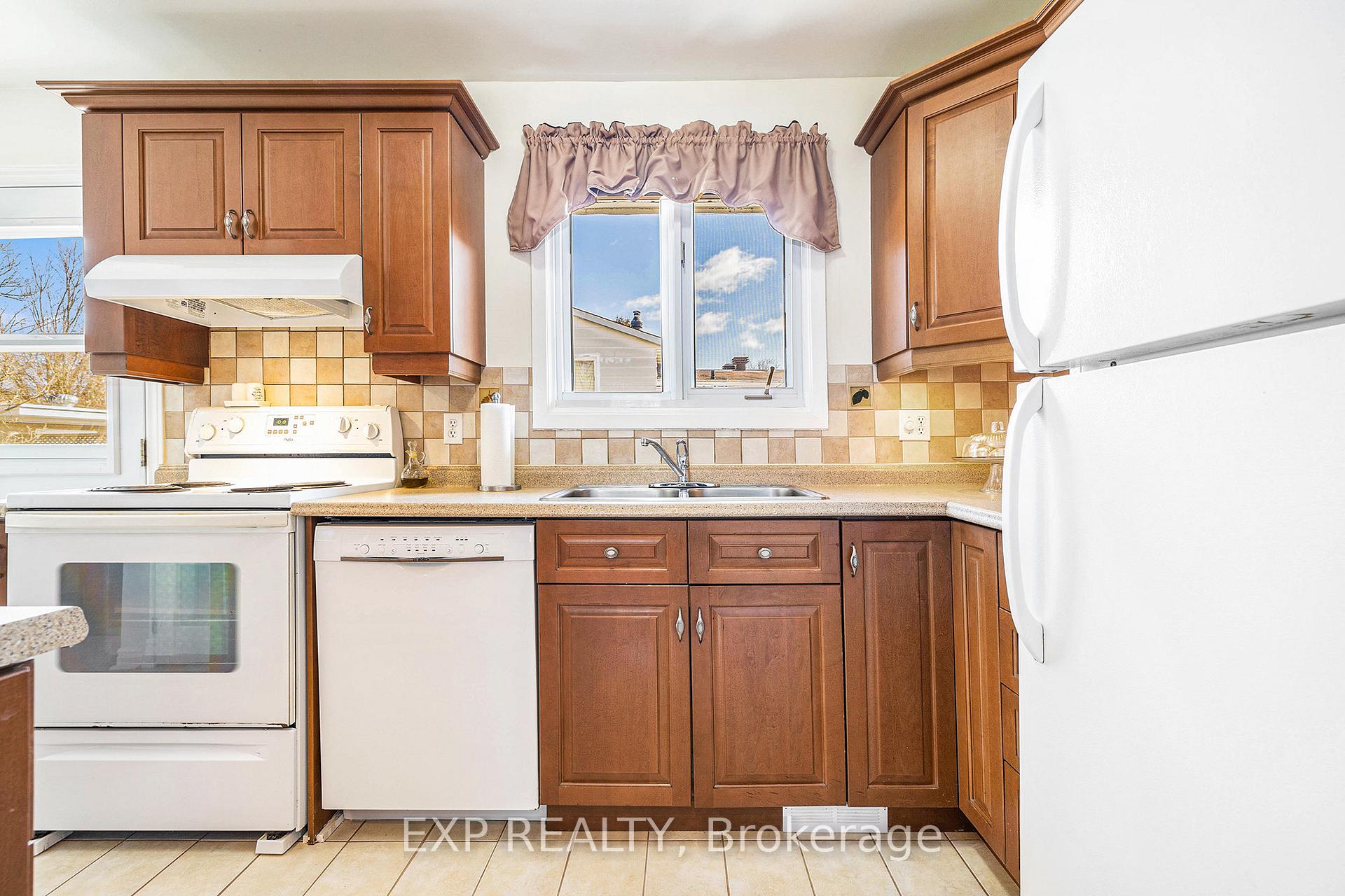 Photo 14 of 3 Lotus Court, Ottawa, Carson Grove — HOMEH