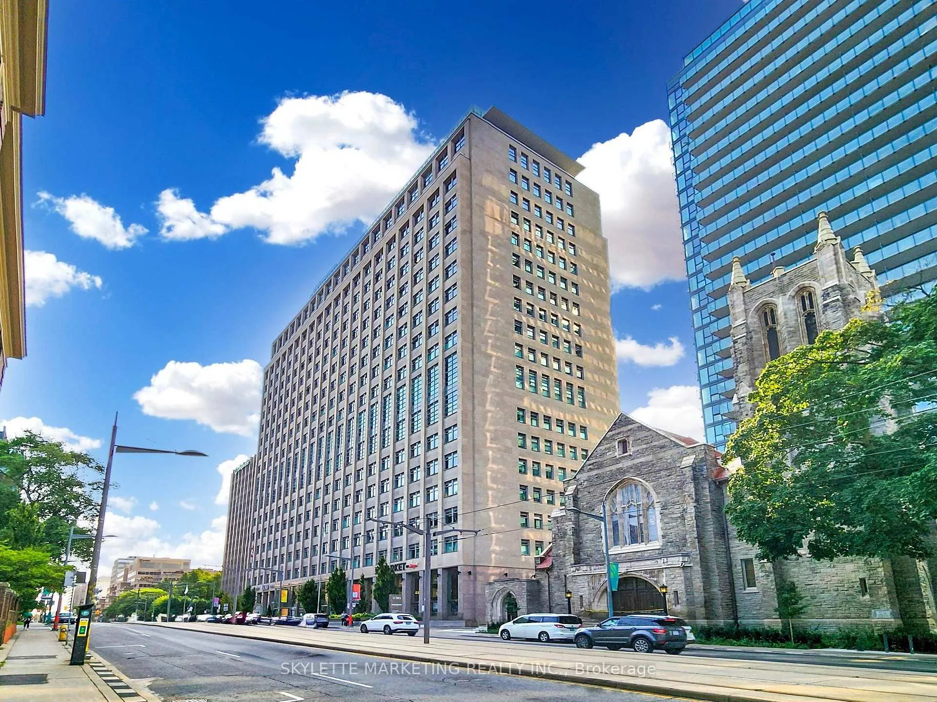 Front of Unit 1128, 111 St Clair Avenue W