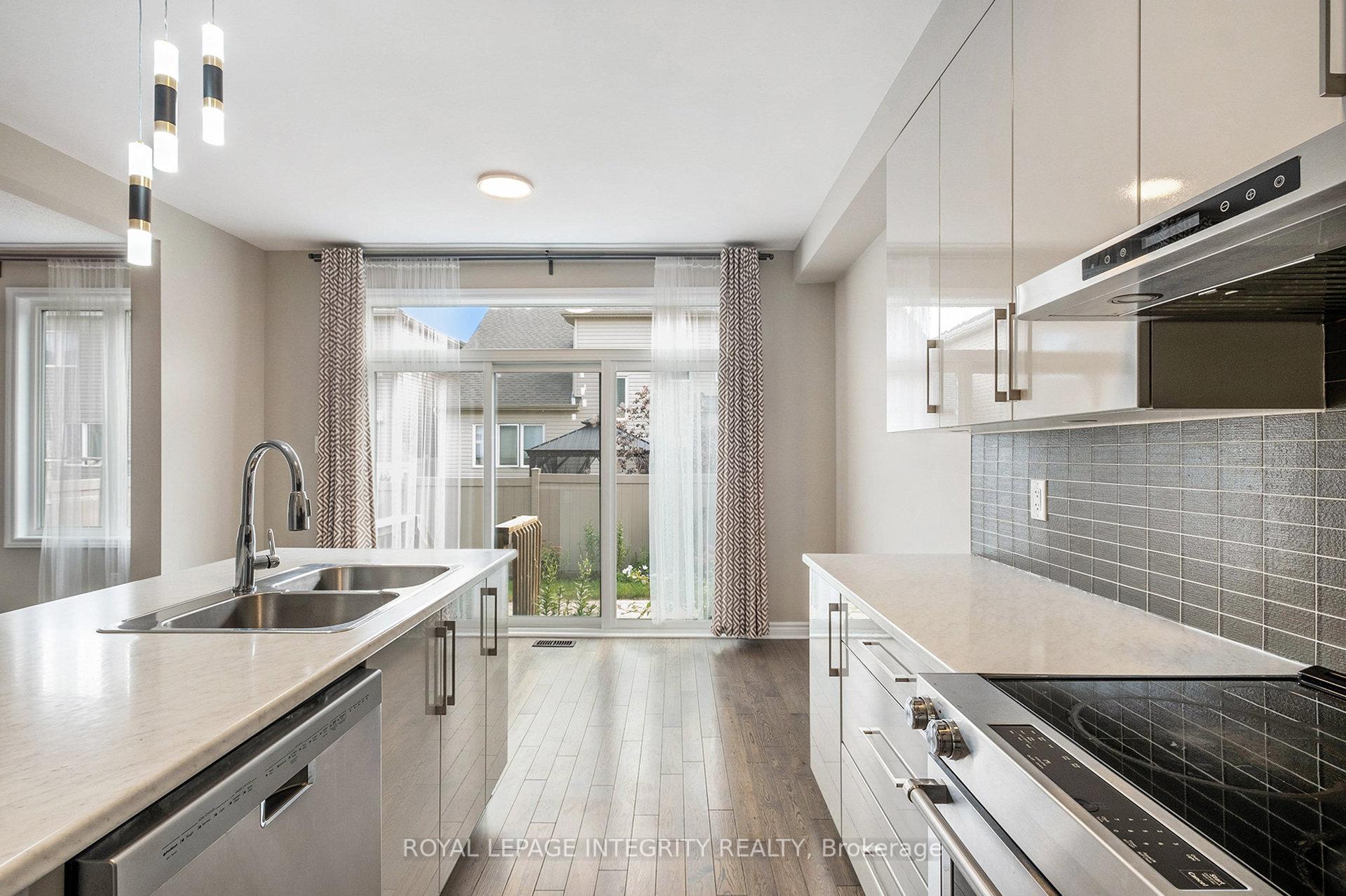Photo 13 of 25 Clonfadda Terrace, Ottawa, Barrhaven - Half Moon Bay — HOMEH