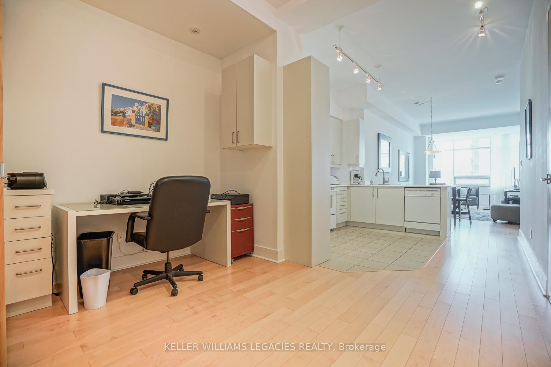 Photo 5 of Unit 302, 562 Eglinton Avenue E, Toronto, Mount Pleasant East — HOMEH