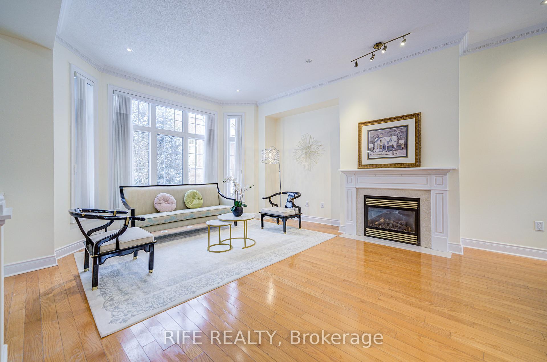 Photo 4 of 99 Legends Way, Markham, Unionville — HOMEH