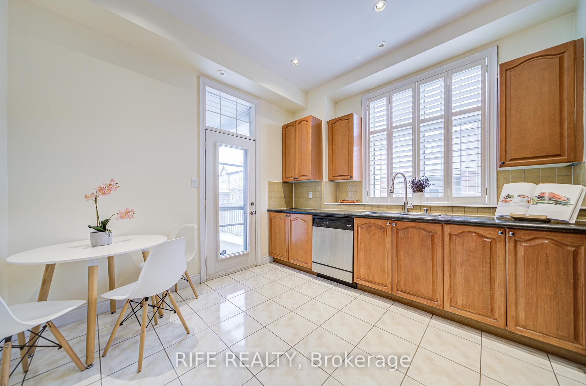 Photo 14 of 99 Legends Way, Markham, Unionville — HOMEH