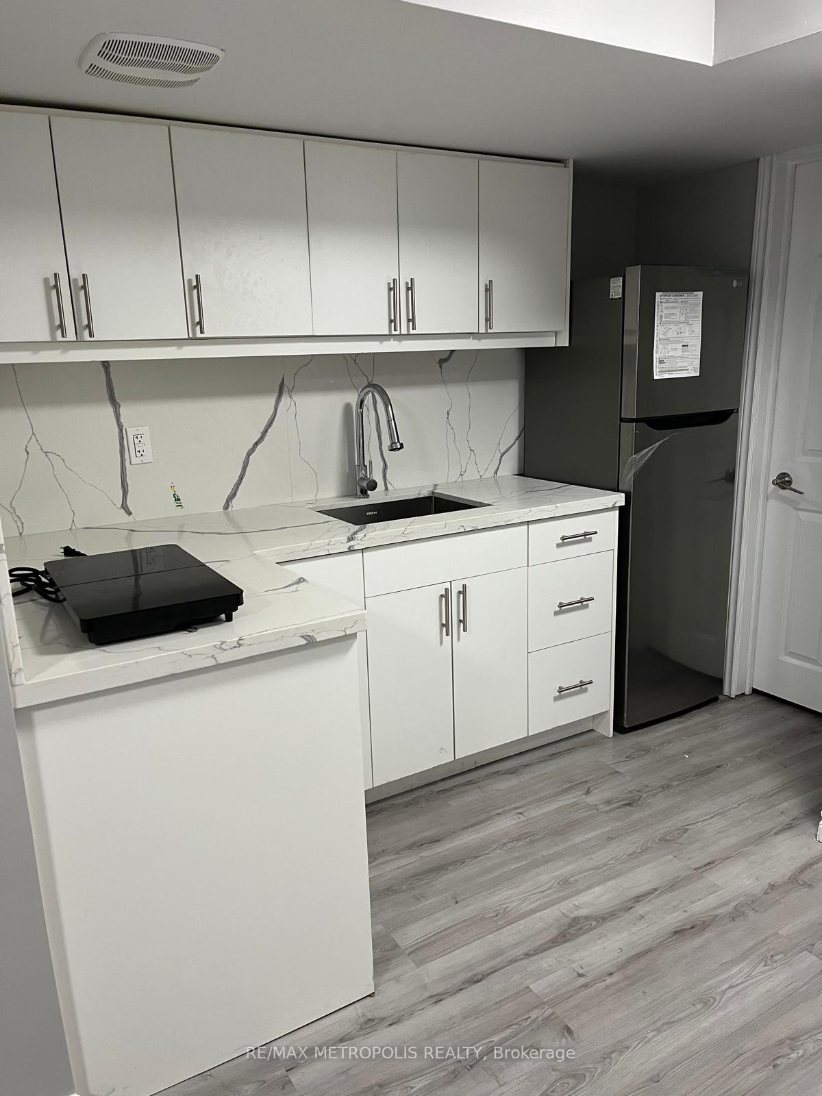 Front of Unit Bsmt, 409 Rossland Road E