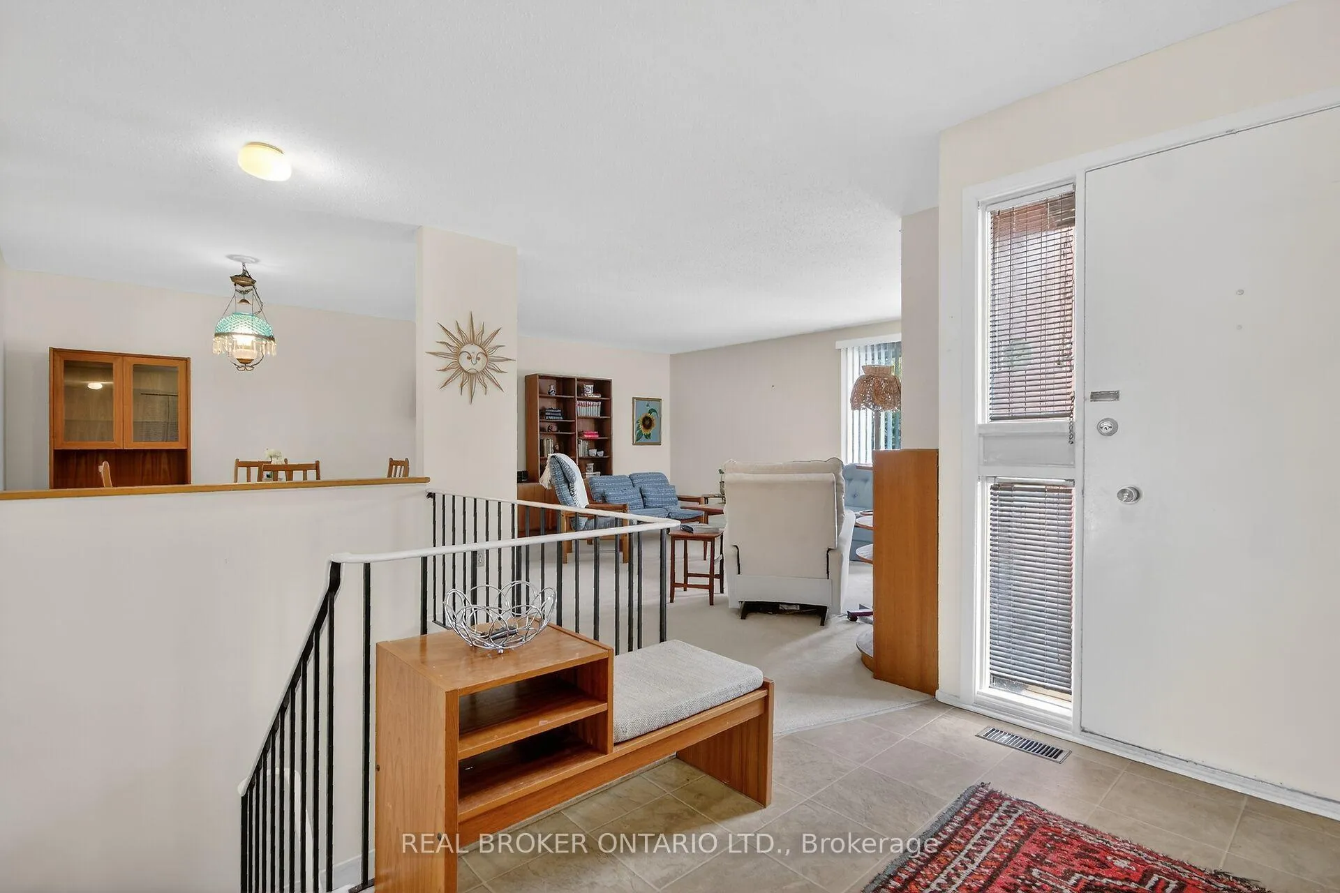 Photo 4 of 10 Amundsen Crescent, Ottawa, Kanata - Katimavik — HOMEH