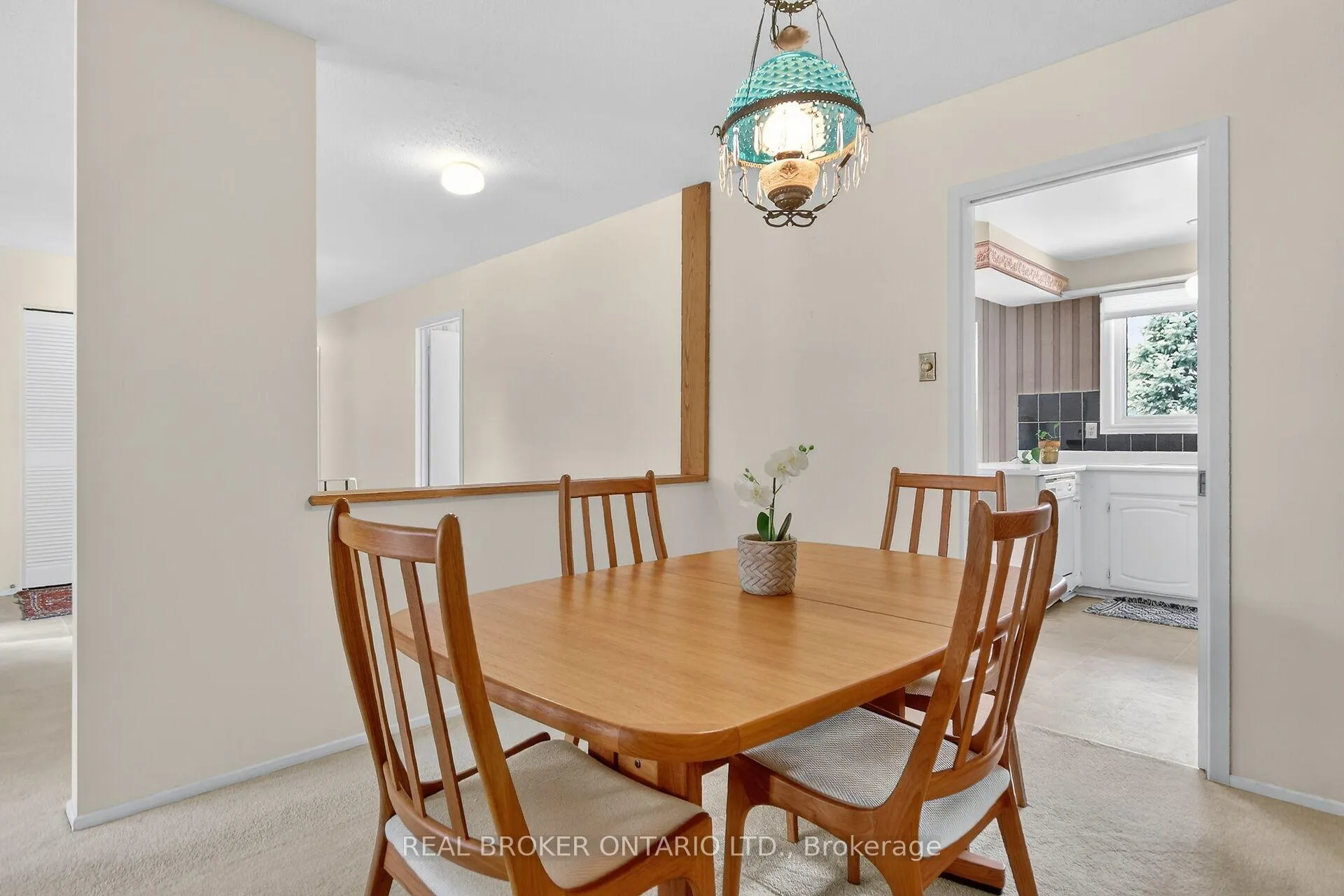 Photo 9 of 10 Amundsen Crescent, Ottawa, Kanata - Katimavik — HOMEH