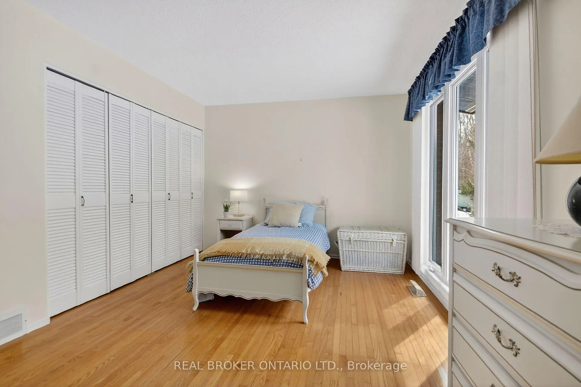 Photo 14 of 10 Amundsen Crescent, Ottawa, Kanata - Katimavik — HOMEH