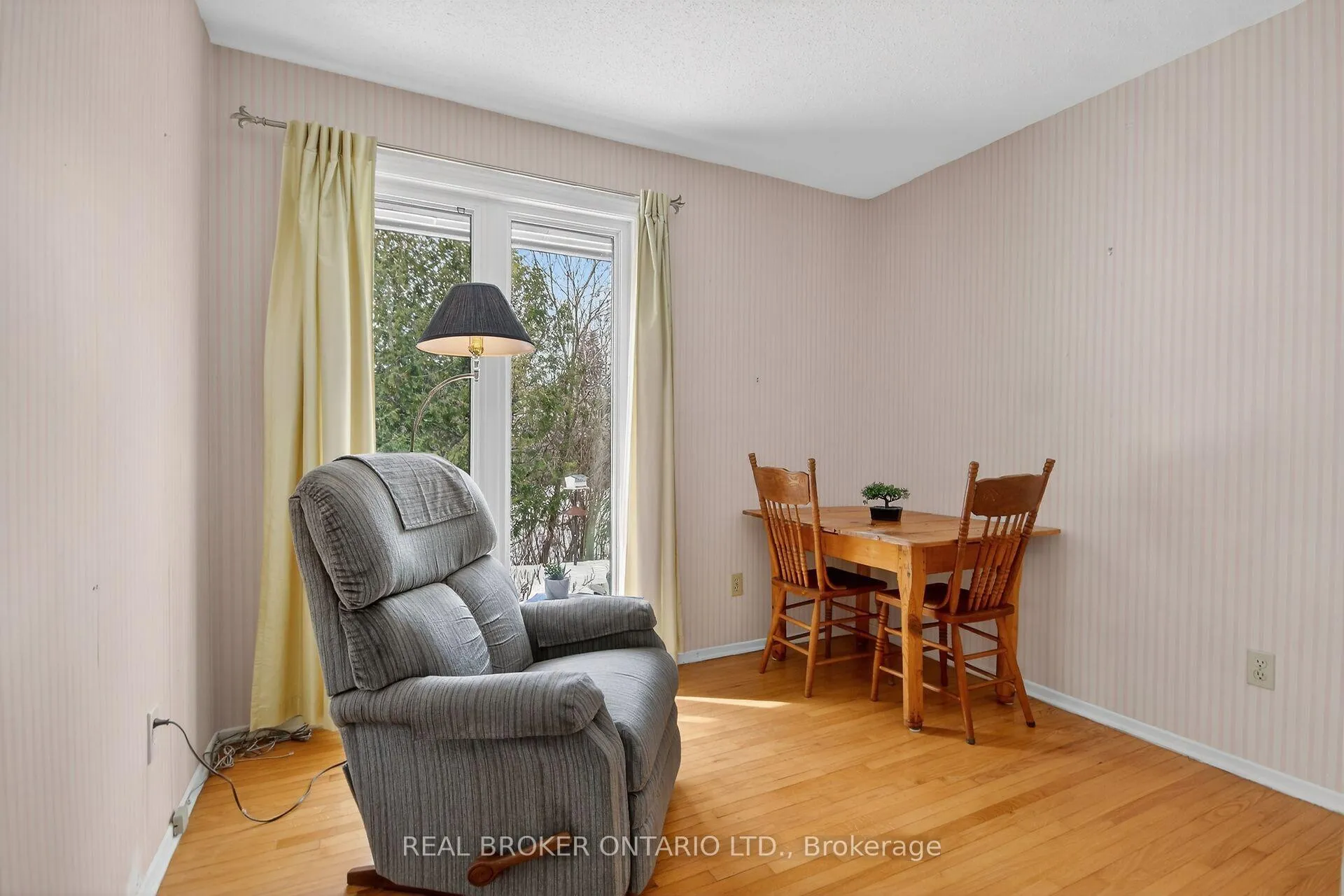 Photo 16 of 10 Amundsen Crescent, Ottawa, Kanata - Katimavik — HOMEH