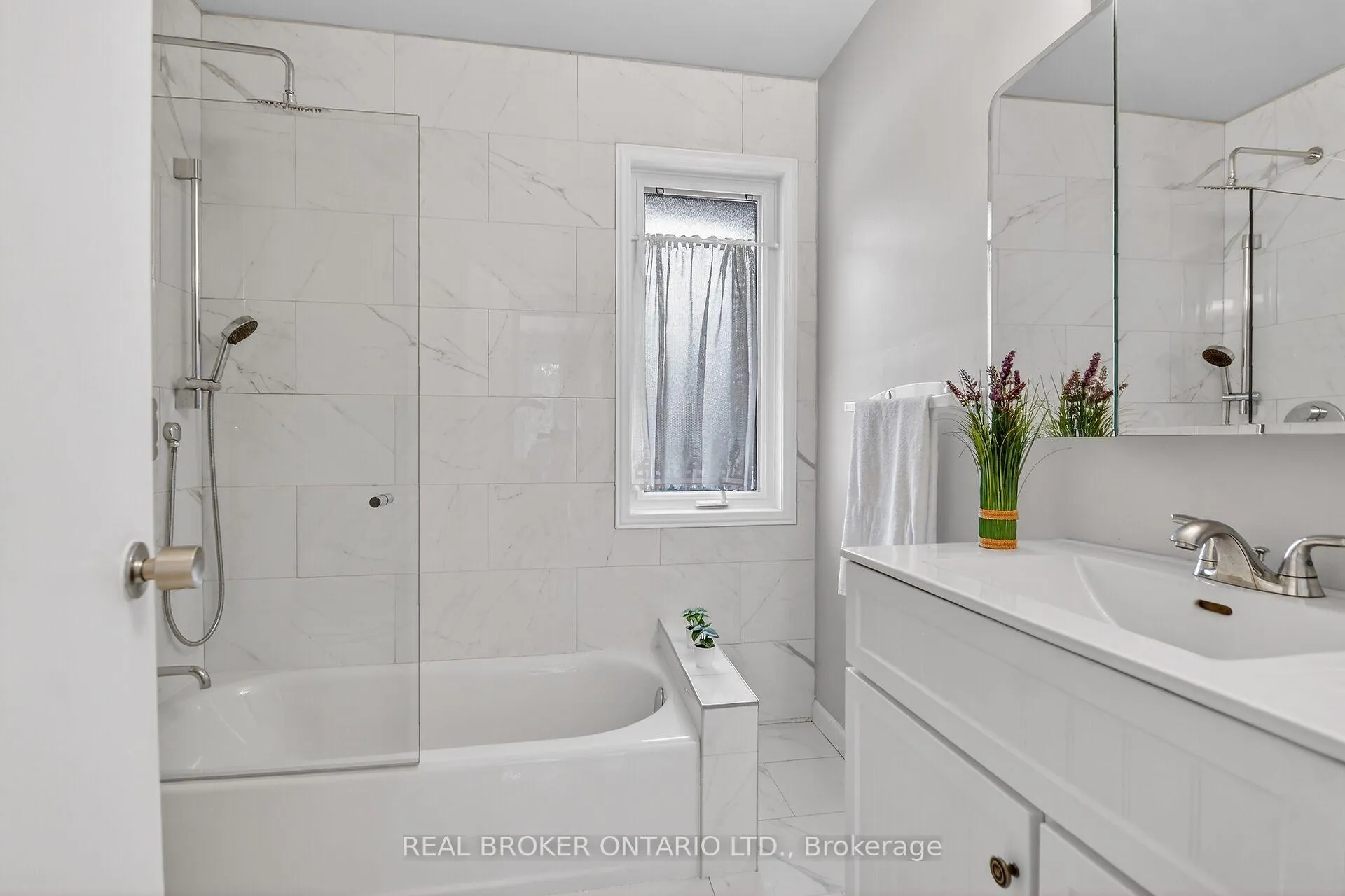 Photo 18 of 10 Amundsen Crescent, Ottawa, Kanata - Katimavik — HOMEH