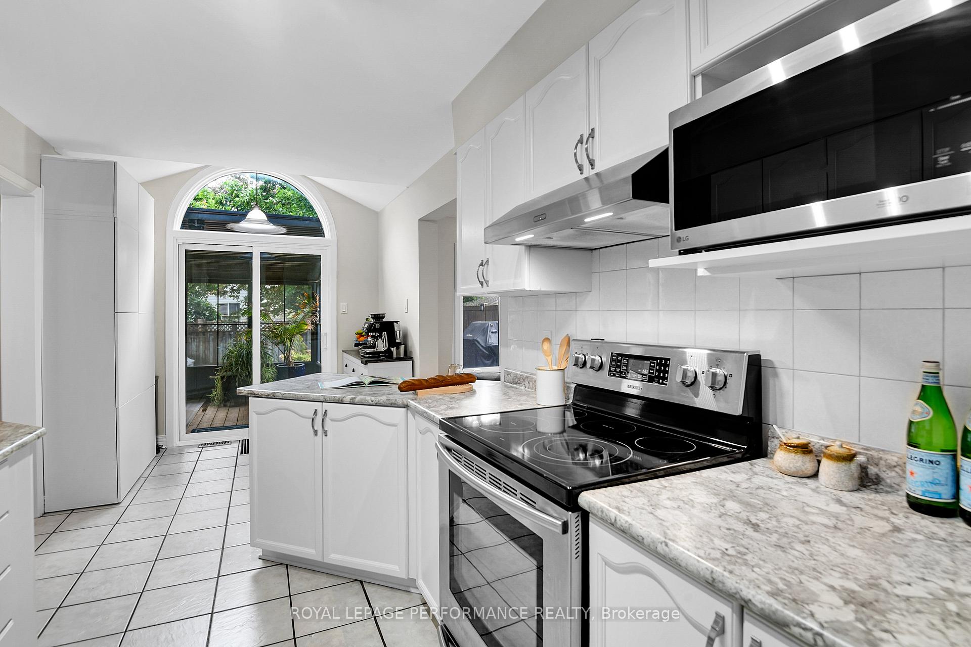 Photo 9 of 8 Masonbrook Street, Ottawa, Barrhaven - Longfields — HOMEH