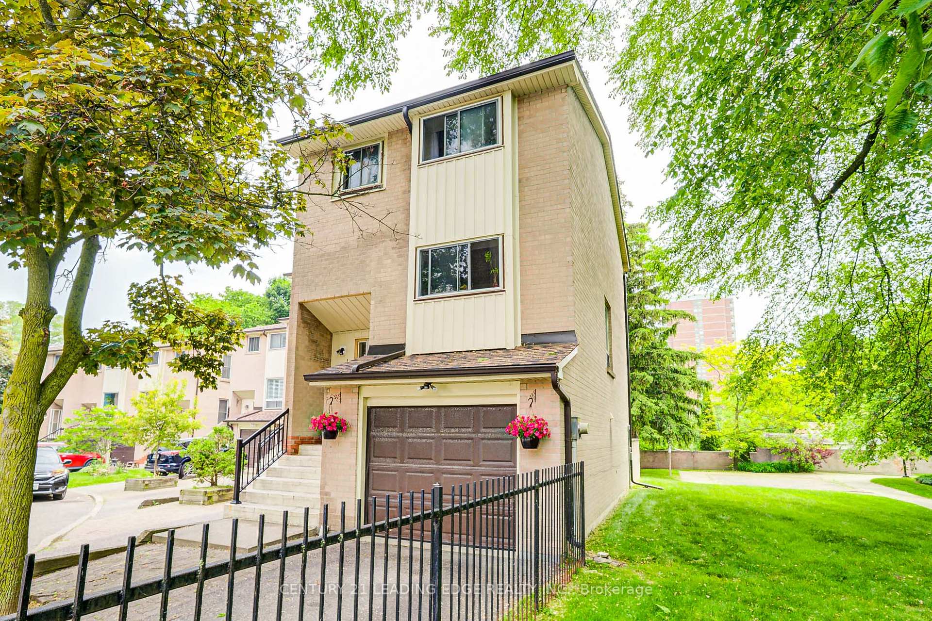 Photo 2 of Unit 109, 25 Collinsgrove Road, Scarborough, West Hill — HOMEH