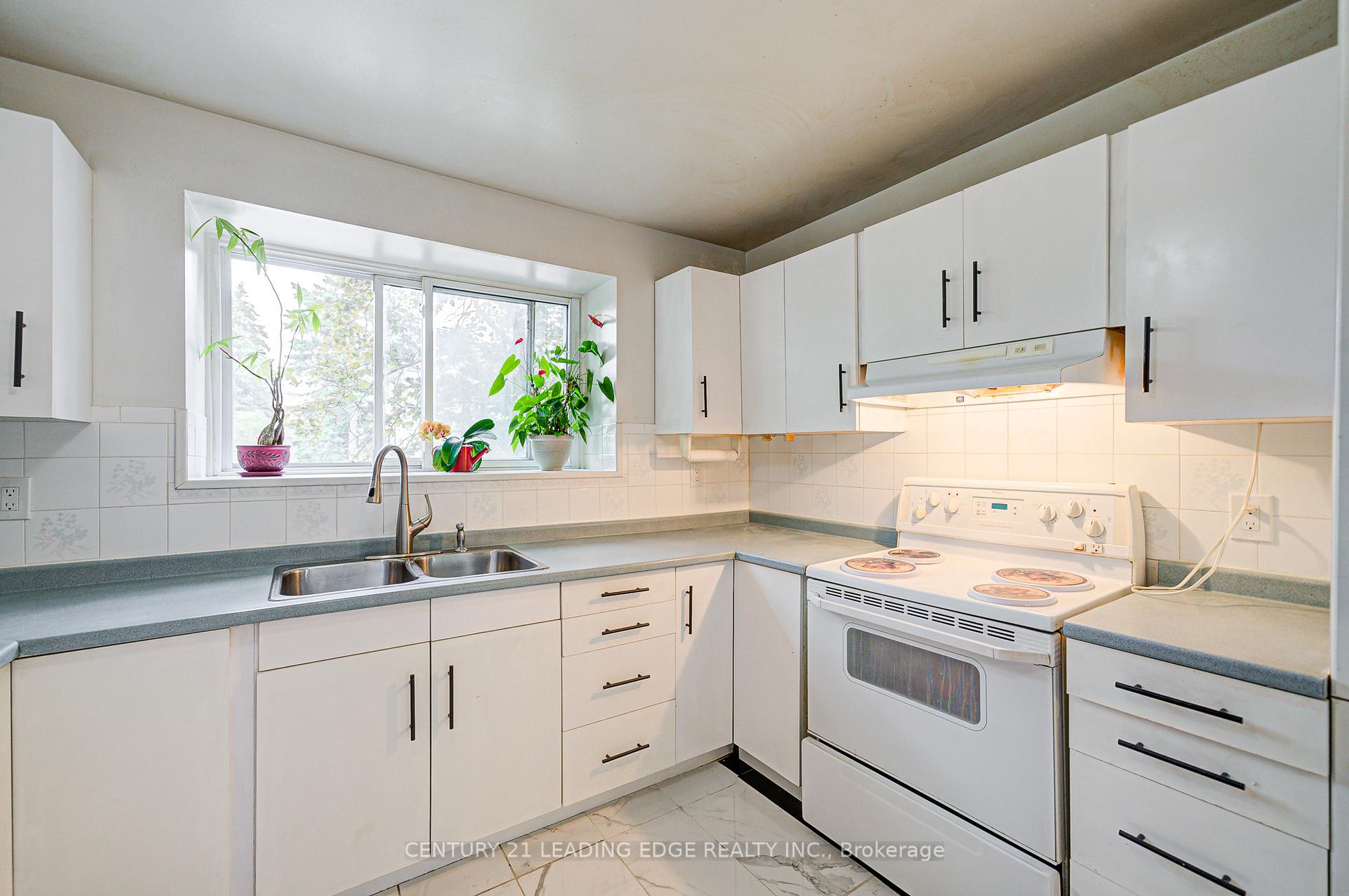 Photo 6 of Unit 109, 25 Collinsgrove Road, Scarborough, West Hill — HOMEH