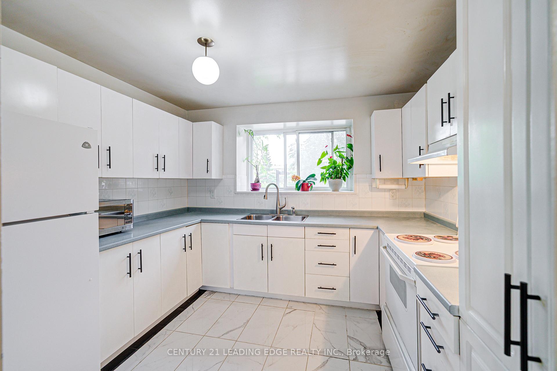 Photo 7 of Unit 109, 25 Collinsgrove Road, Scarborough, West Hill — HOMEH