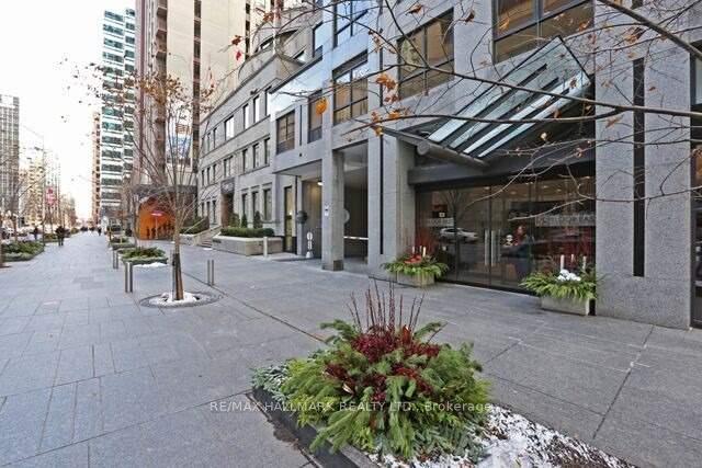 Front of Unit 1203, 55 Bloor Street E