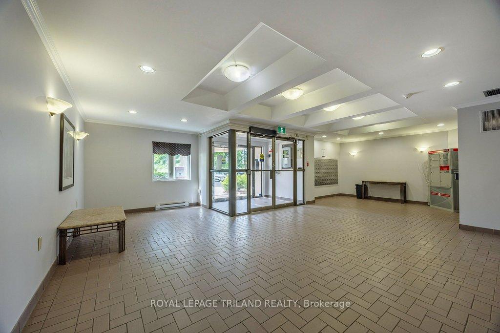 Photo 4 of Unit 902, 858 Commissioners Road E, London, South H — HOMEH
