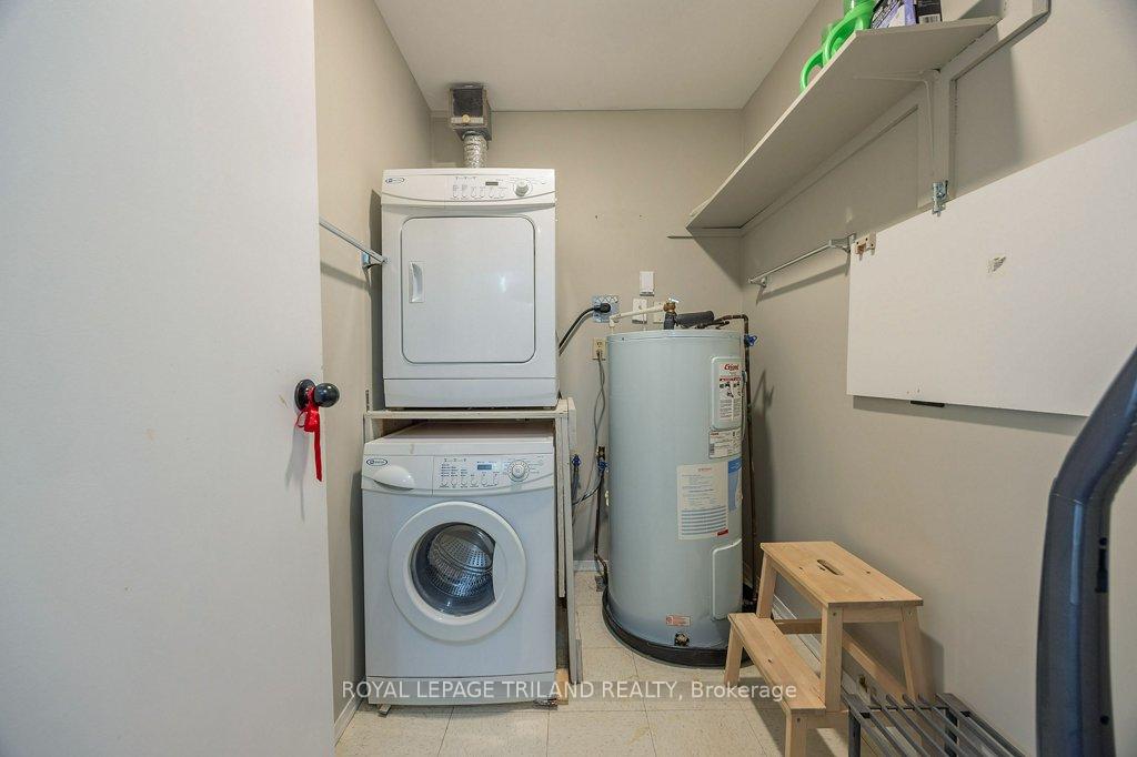 Photo 6 of Unit 902, 858 Commissioners Road E, London, South H — HOMEH