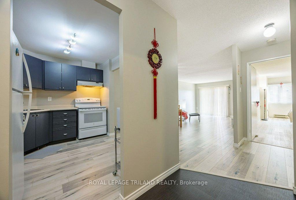 Photo 7 of Unit 902, 858 Commissioners Road E, London, South H — HOMEH
