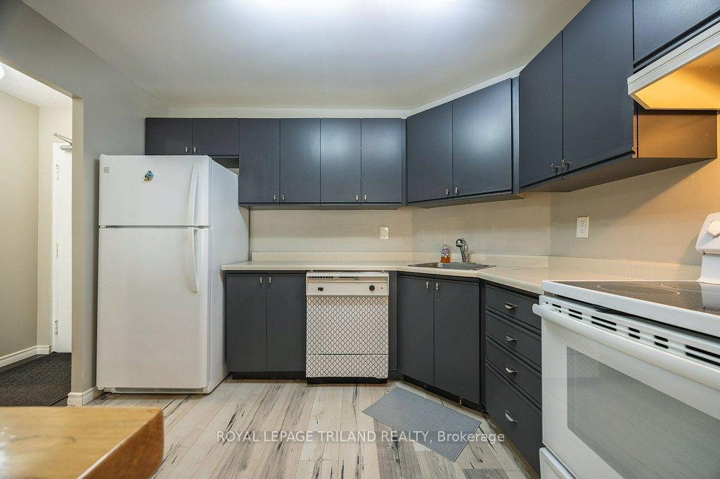 Photo 9 of Unit 902, 858 Commissioners Road E, London, South H — HOMEH